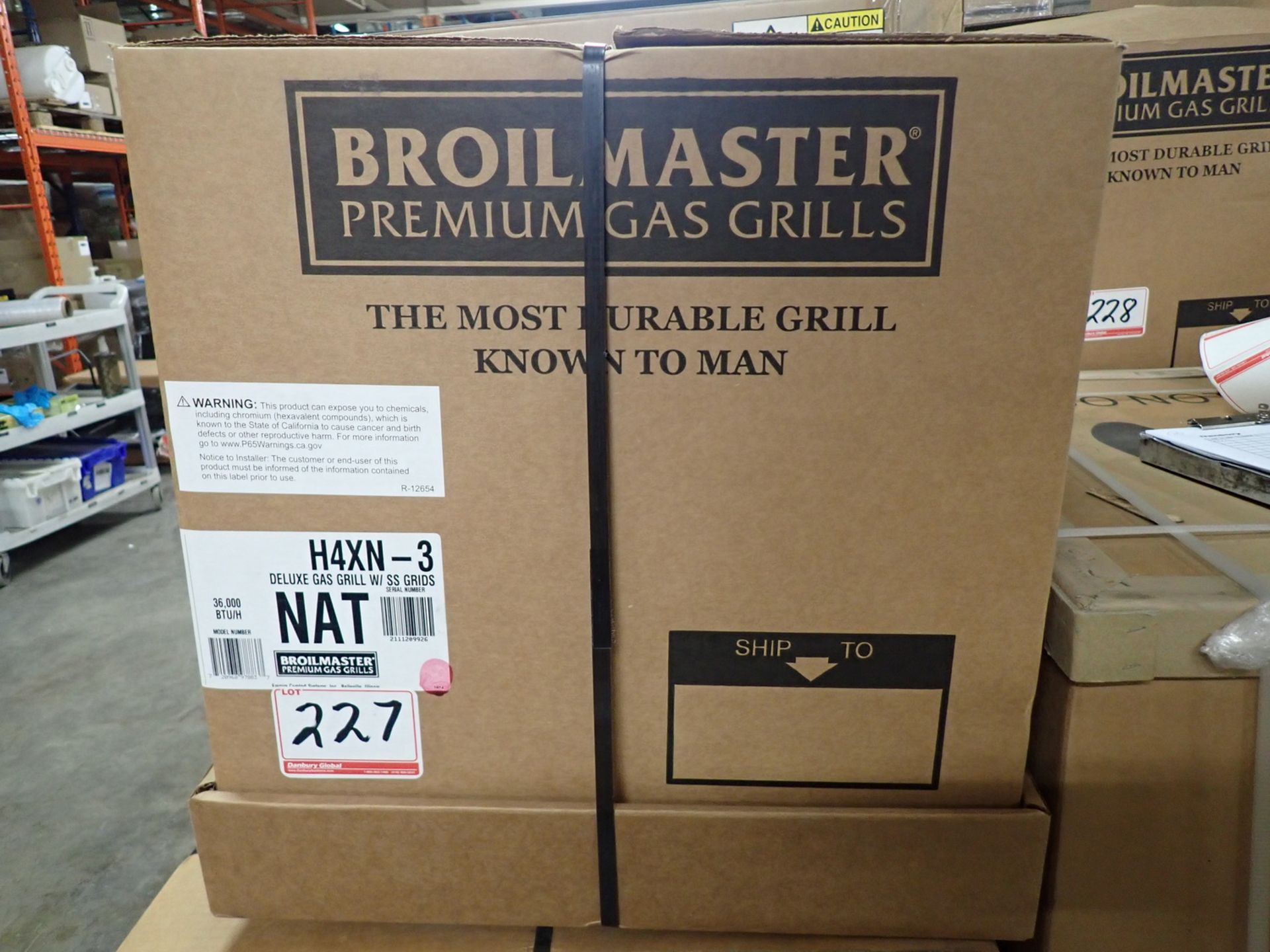 BROILMASTER H4XN-3 DELUXE NATURAL GAS GRILL W/ S/S GRID (NEW IN BOX) (MSRP $1,000)