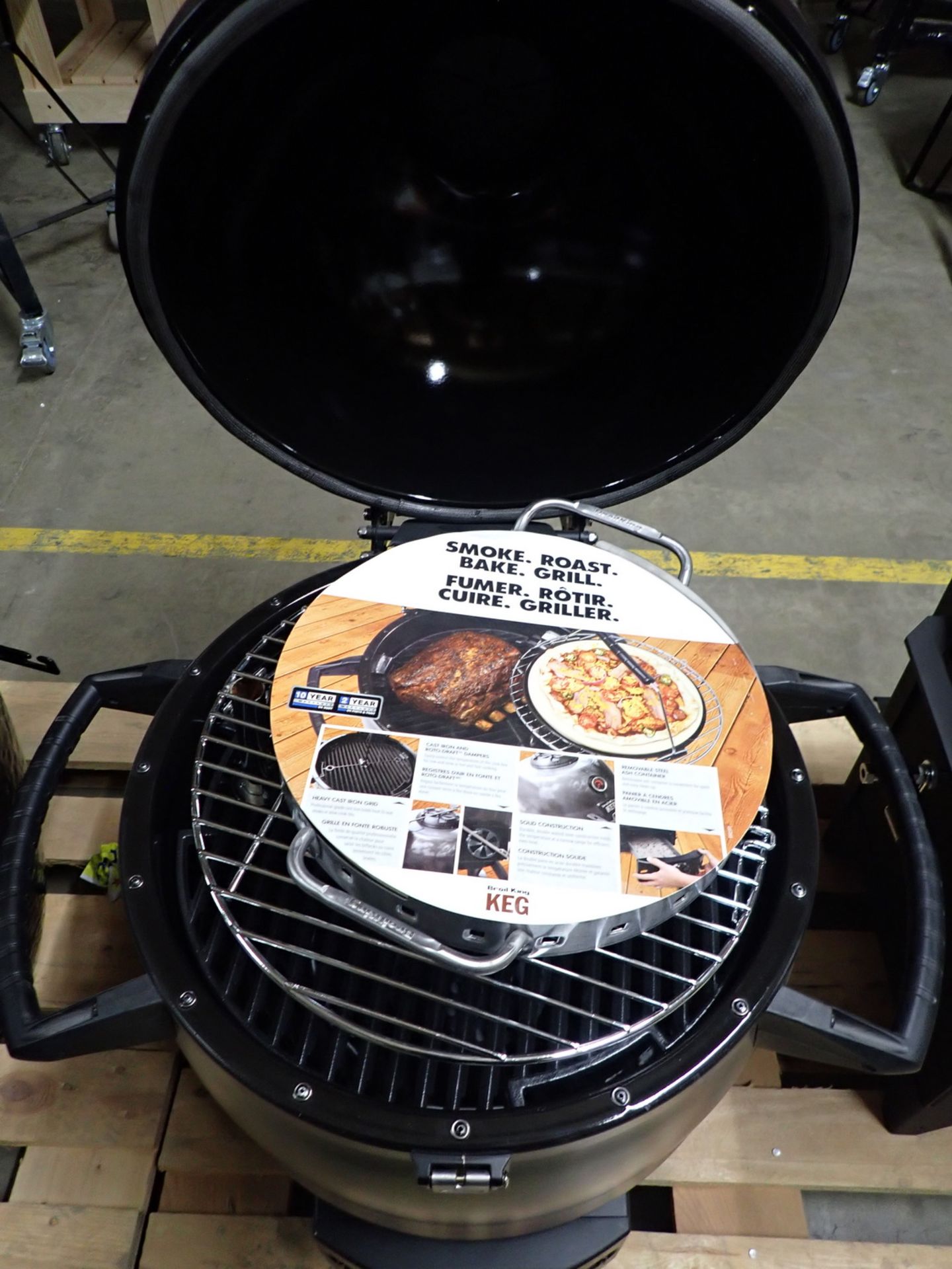 BROIL KING KEG-2000 KOMADO STYLE CHARCOAL BBQ & SMOKER (MSRP $900) - Image 2 of 4