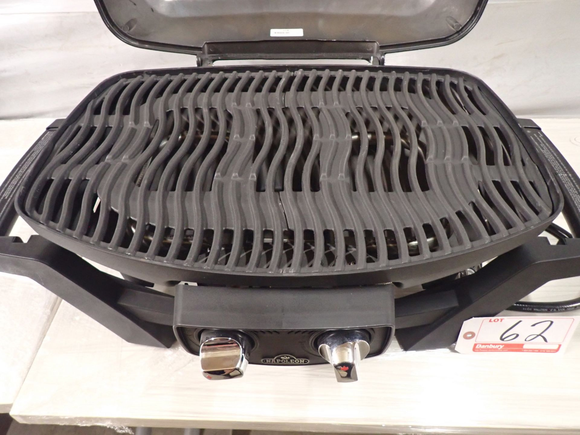 NAPOLEON PRO 285N-BK CAST IRON TRAVEL PROPANE GRILL (MSRP $420) - Image 3 of 3