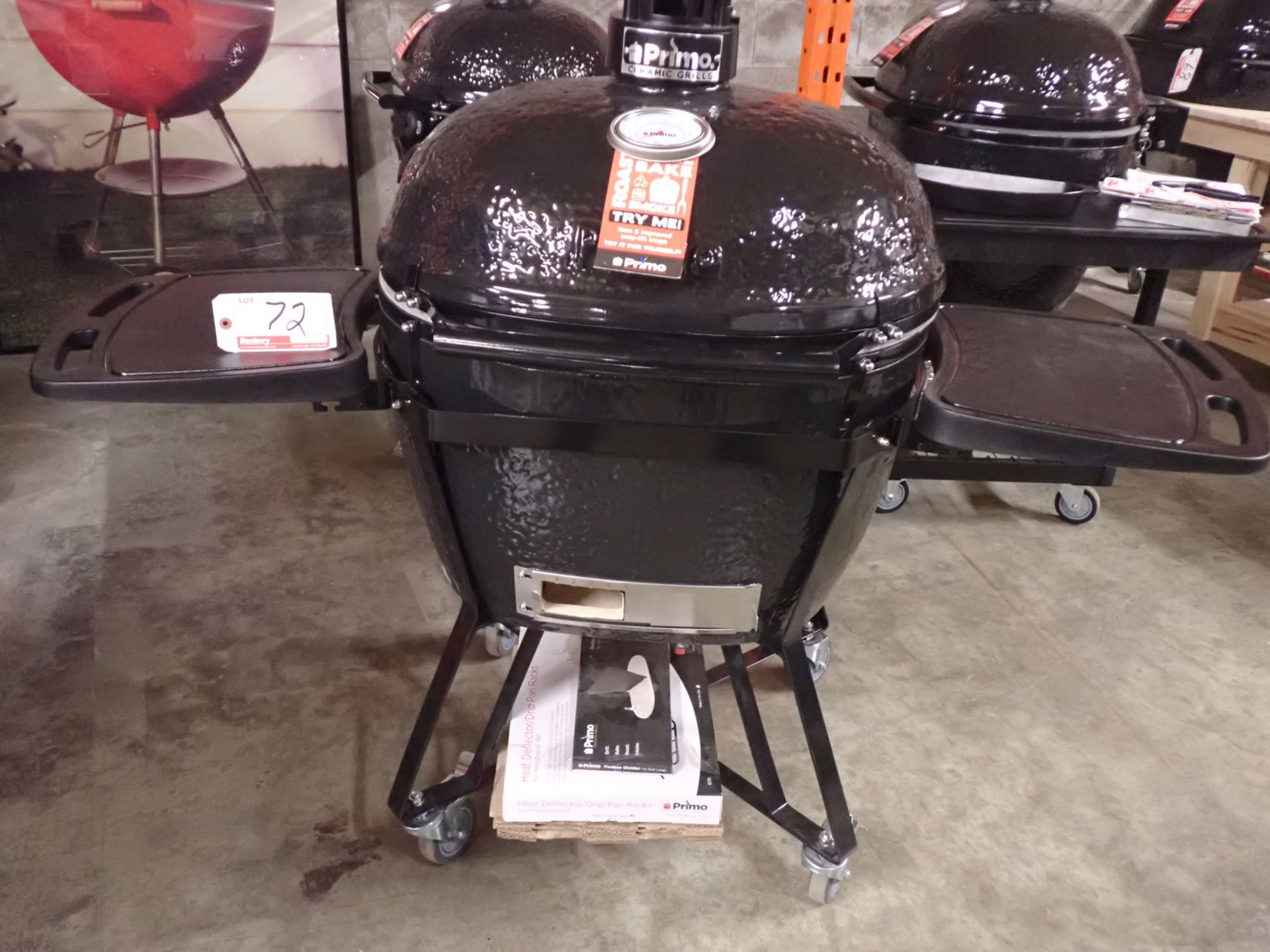 PRIMO PGCXLH OVAL X-LARGE CERAMIC EGG CHARCOAL GRILL & SMOKER C/W HEAVY DUTY PORTABLE STAND (MSRP $