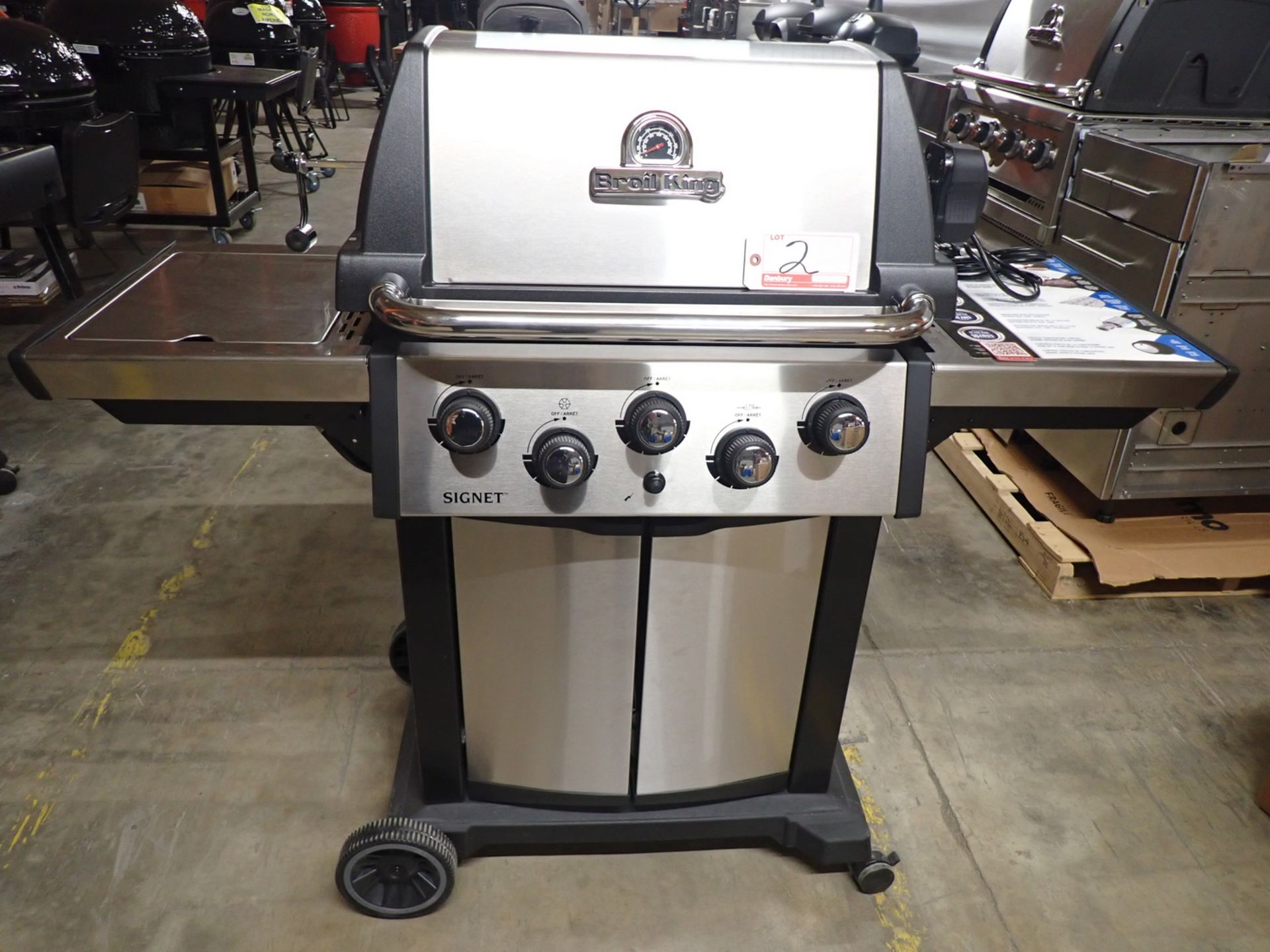 BROIL KING SIGNET 390 3-BURNER PROPANE BBQ W/ SIDE & ROTISSERIE BURNERS & ROTISSERIE ADD-ON (MSRP $