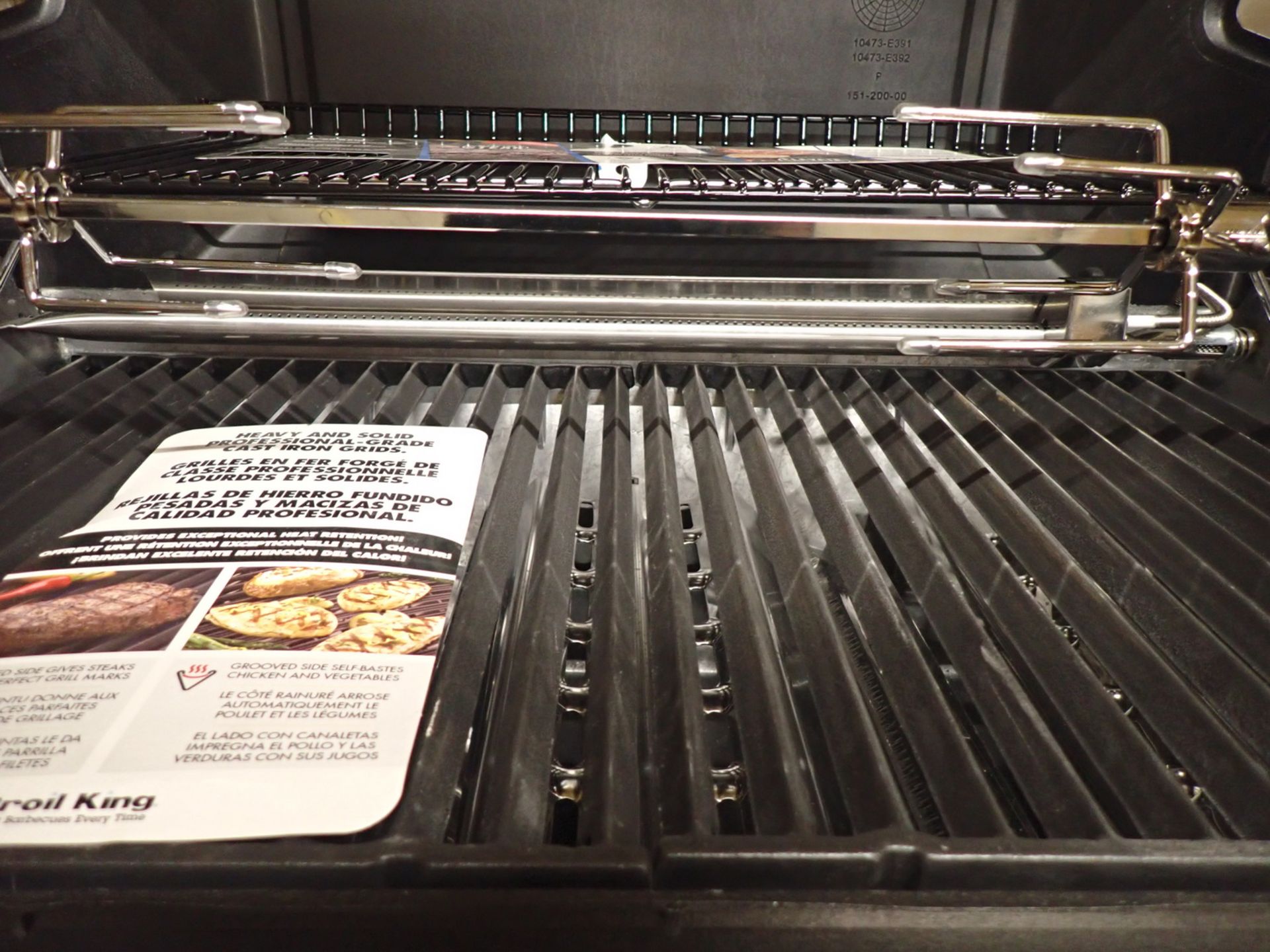 BROIL KING SIGNET 390 3-BURNER PROPANE BBQ W/ SIDE & ROTISSERIE BURNERS & ROTISSERIE ADD-ON (MSRP $ - Image 3 of 6