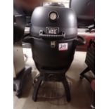 BROIL KING KEG-2000 KOMADO STYLE CHARCOAL BBQ & SMOKER W/ STAND (USED)