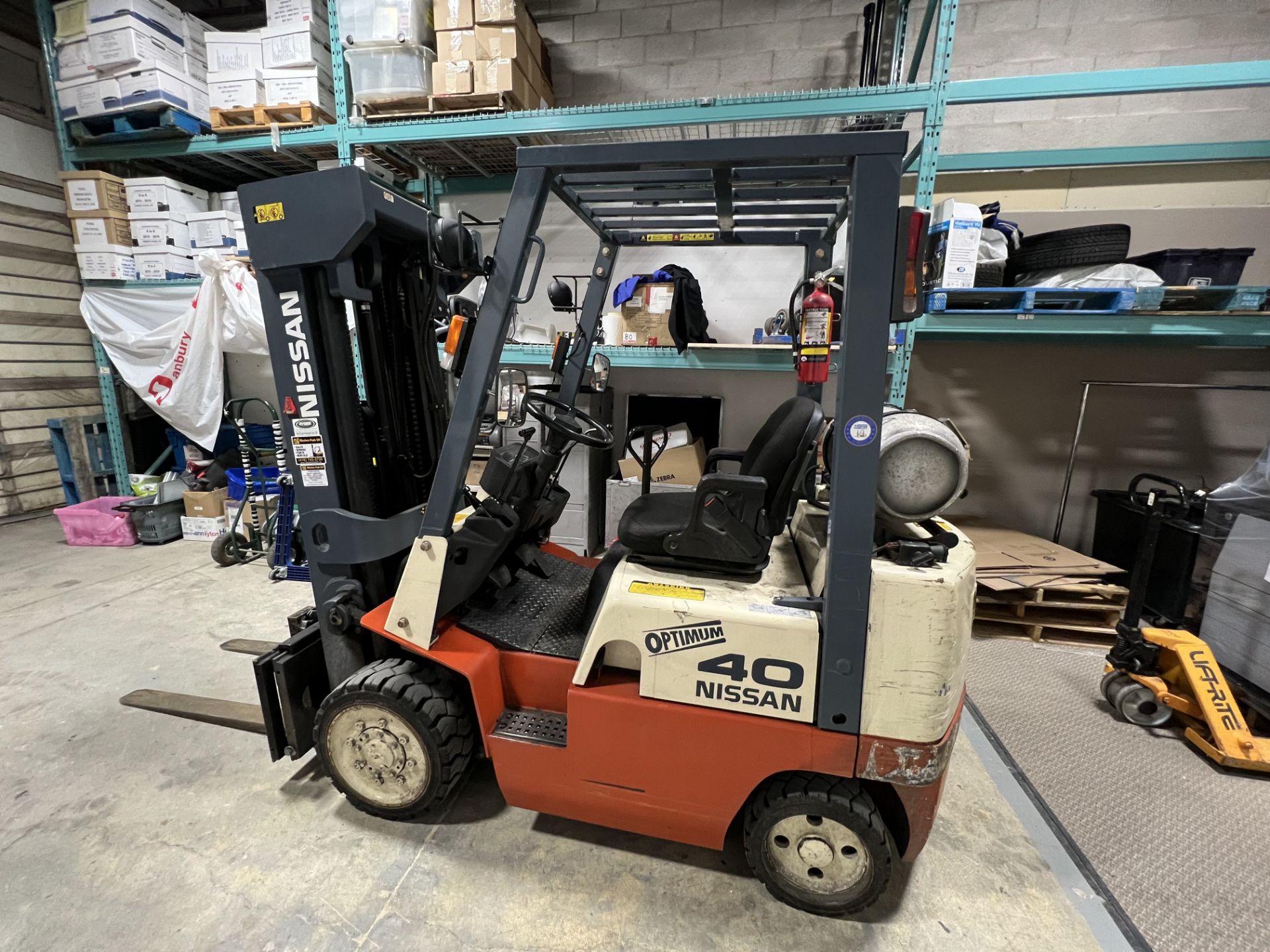 NISSAN CFJ02A20PV 5,000LBS CAP PROPANE POWERED FORKLIFT W/ 240" MAX LIFT, 4-STAGE MAST, SIDE
