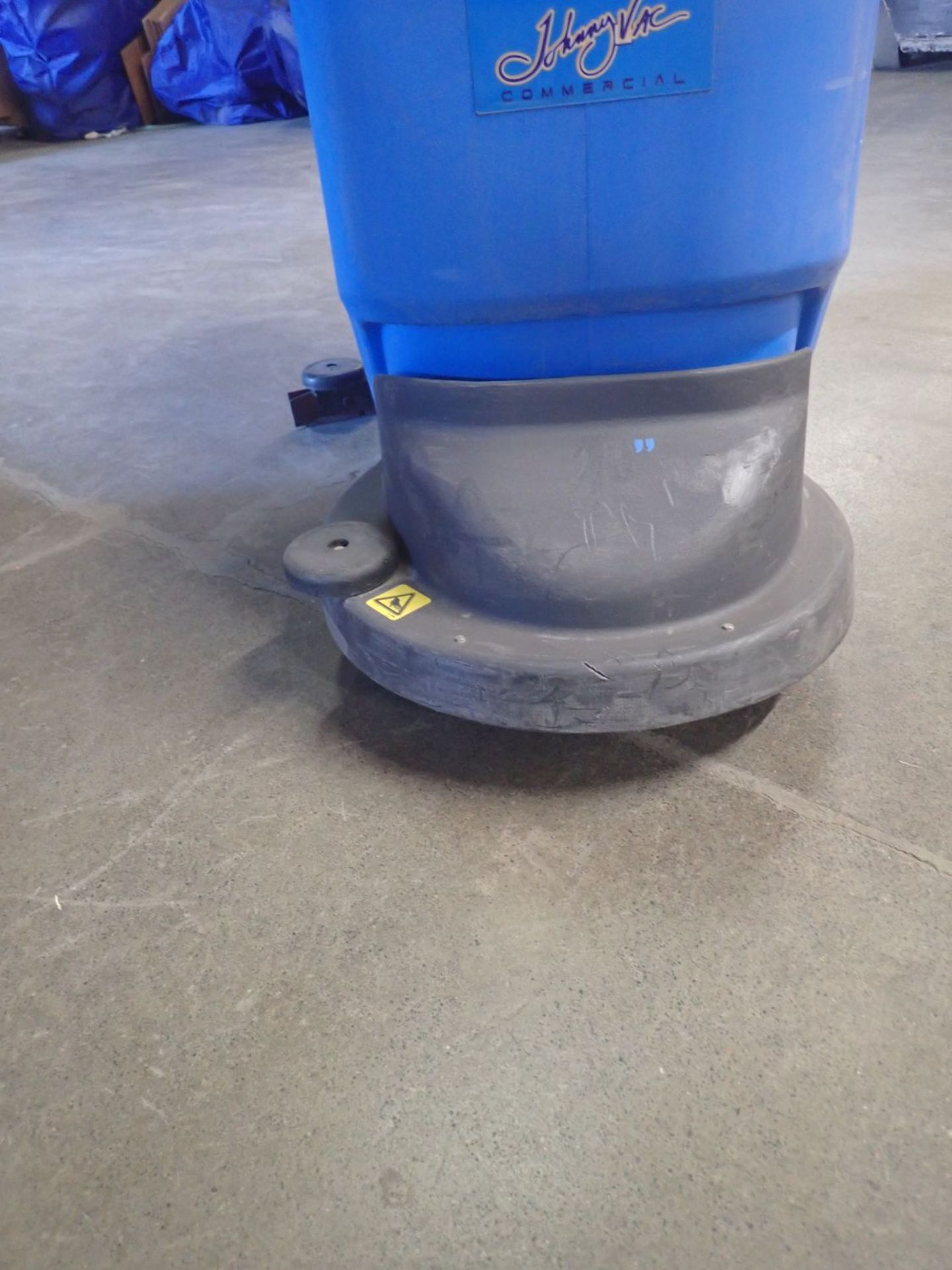 JOHNNY VAC JVC50BC 20" COMMERCIAL FLOOR CLEANER (NEEDS BATTERIES) - Image 3 of 6