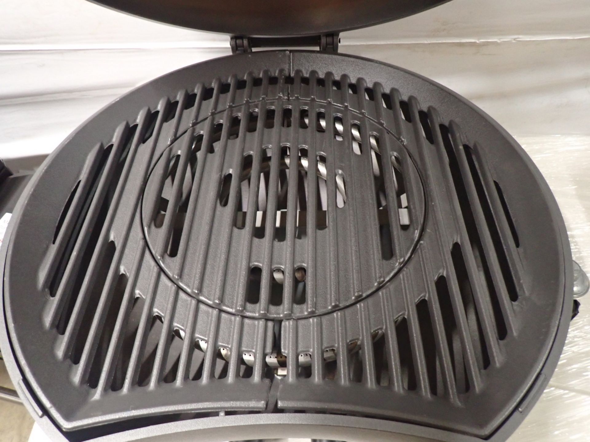 MORSO FORNO MEDIO SQ-330 ROUND SCANDINAVIAN CAST IRON PROPOANE TRAVEL BBQ (MSRP $900) - Image 2 of 3