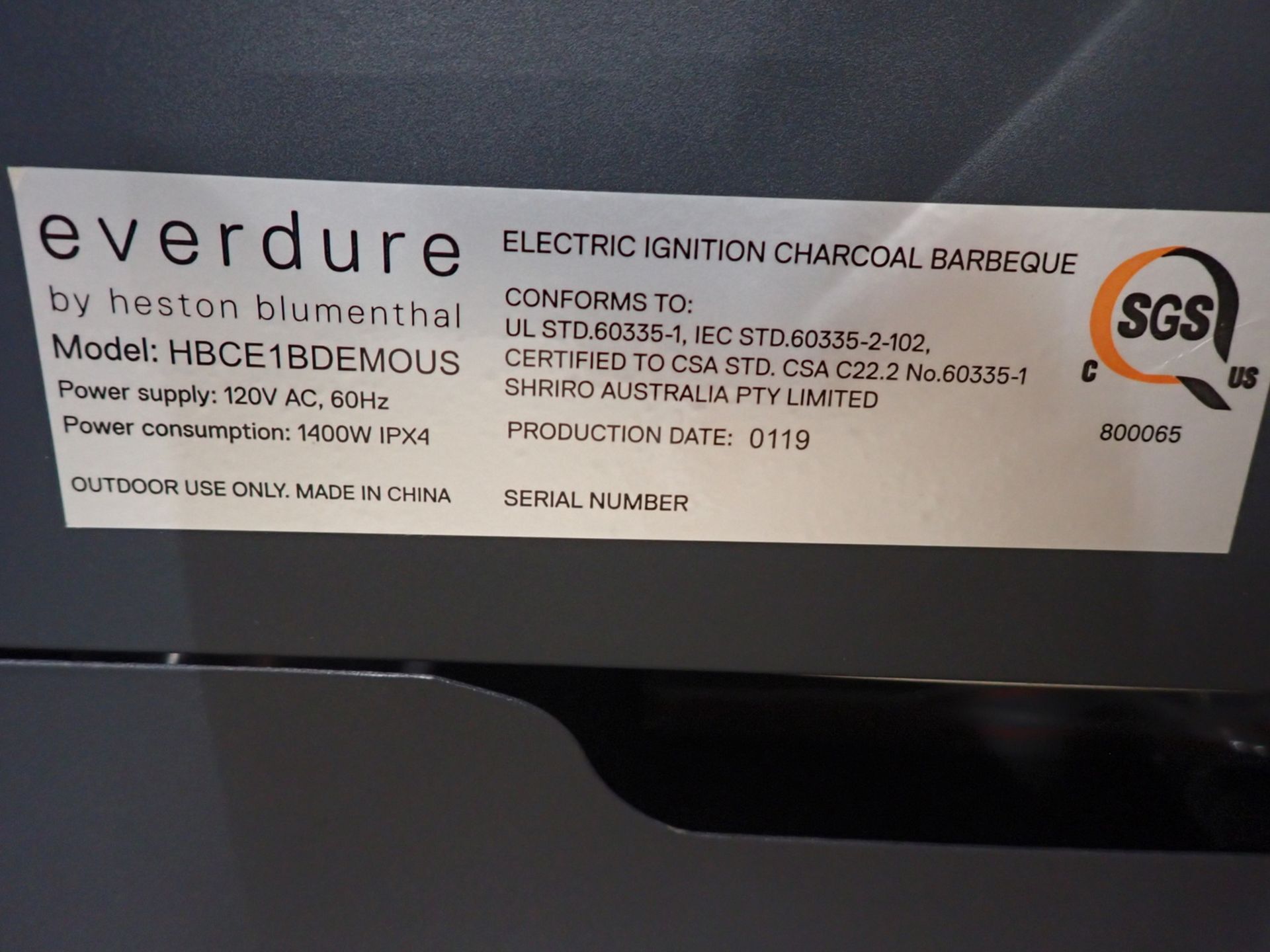 EVERDURE FUSION (HBCE1BSUS) CHARCOAL GRILL W/ ELECTRIC IGNITER, ROTISSERIE, & STAND (MSRP $1,349) - Bild 3 aus 3