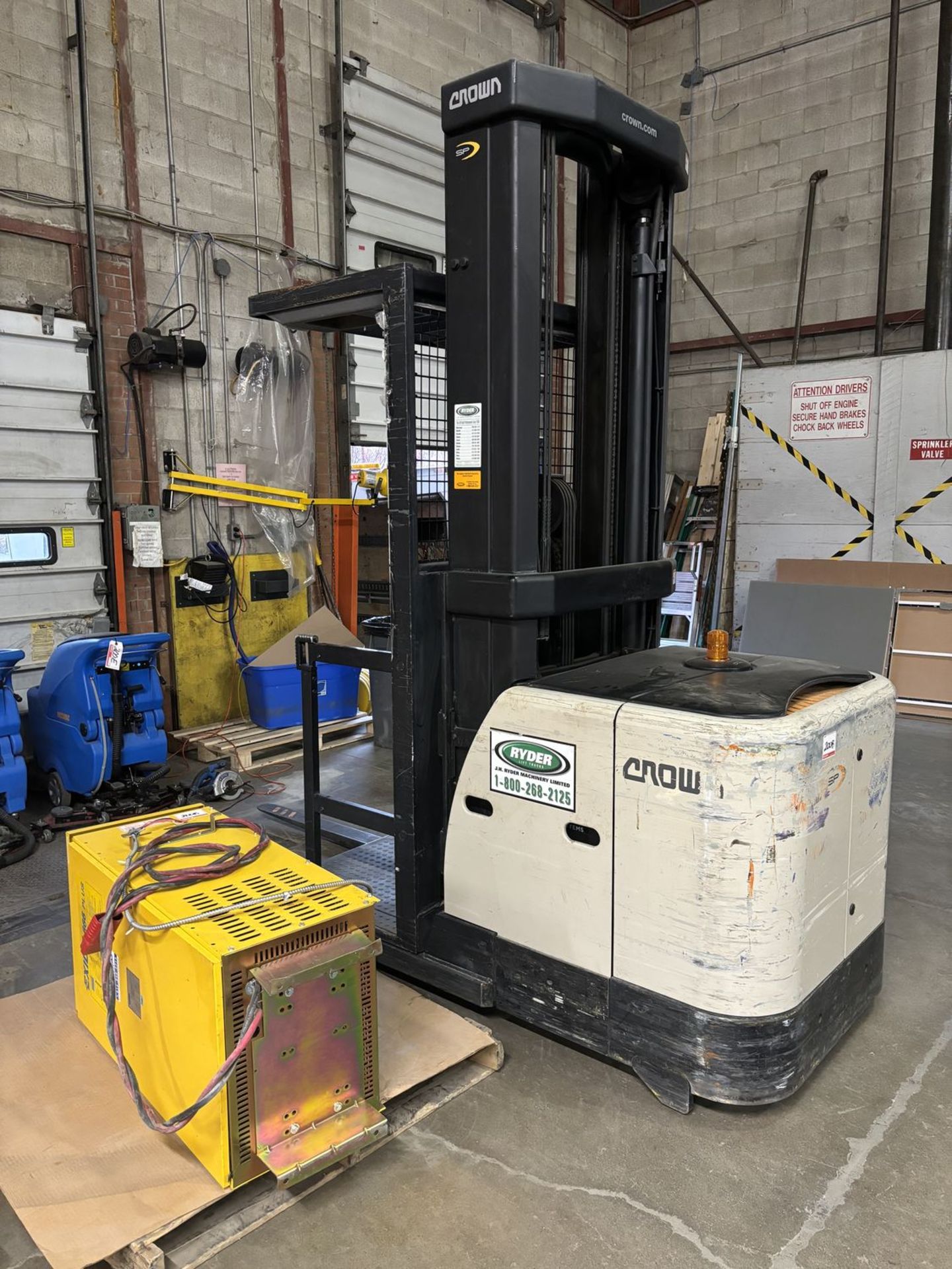 2006 CROWN 3400 SERIES ORDER PICKER FORKLIFT, C/W 3,000LBS CAP, 240" LIFT, S/N 1A310485 C/W CHARGER