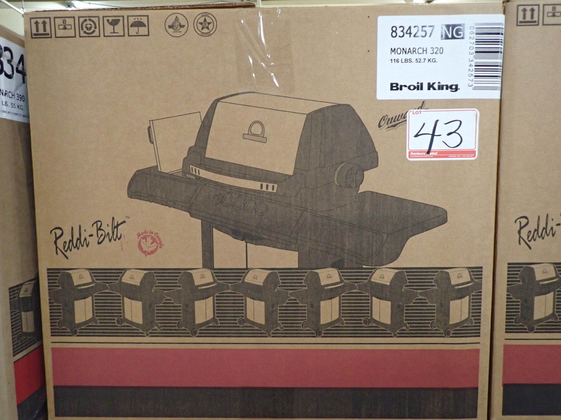 BROIL KING MONARCH 320 3-BURNER NATURAL GAS BBQ (NEW IN BOX) (MSRP $700)