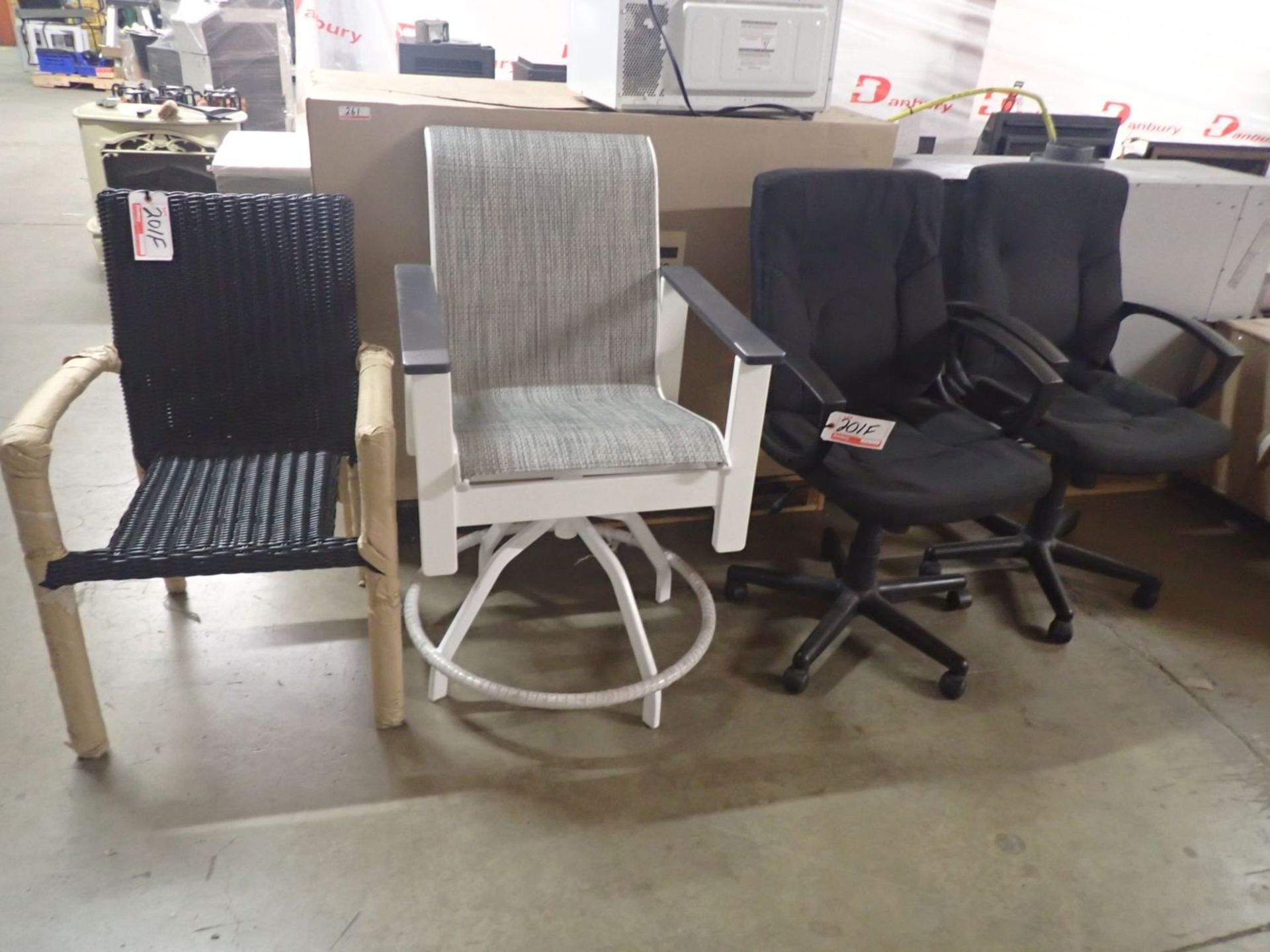 LOT - FABRIC & WICKER ASSTD CHAIRS (4 UNITS)