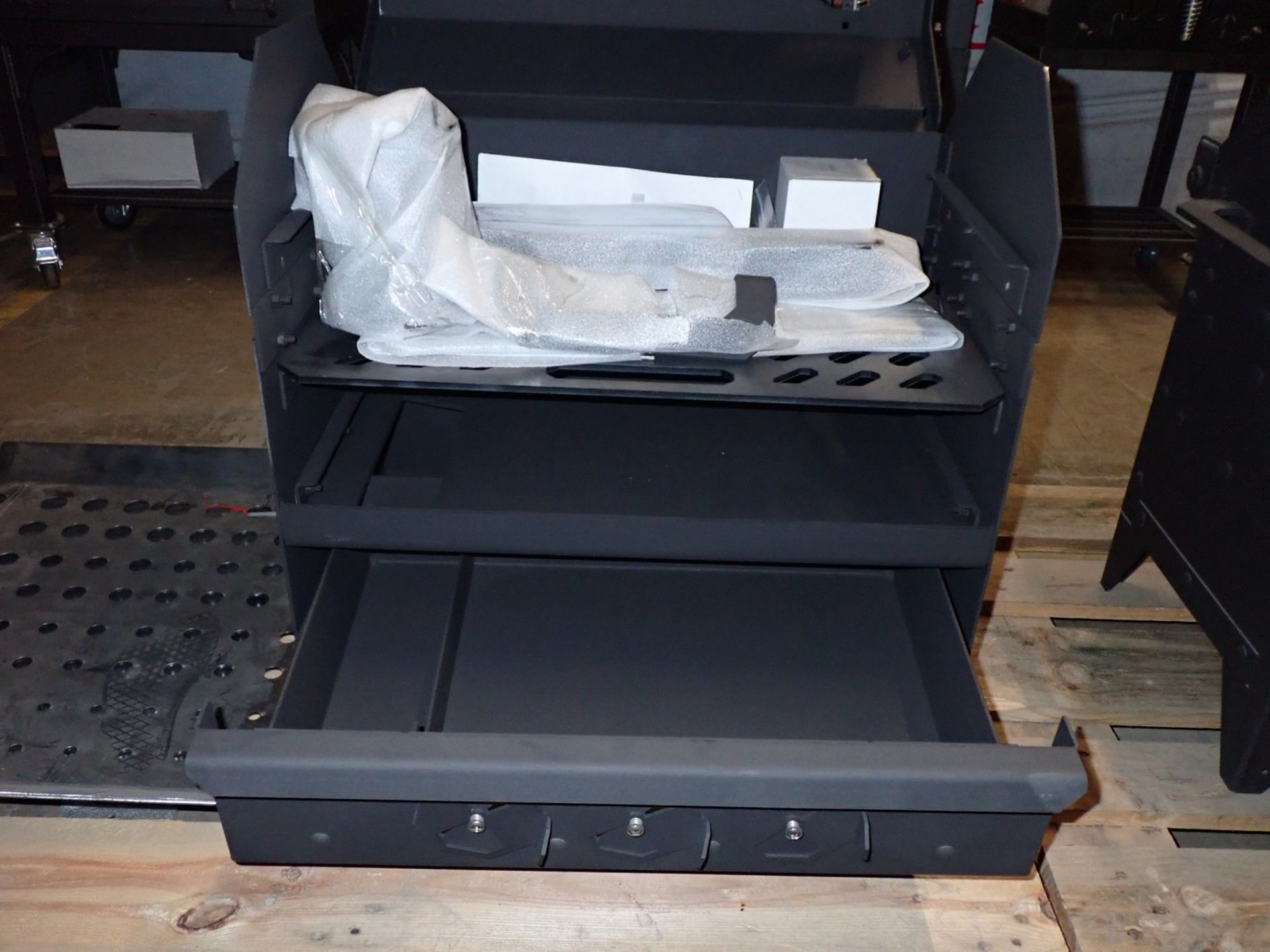 HAMRFORGE OLD IRON SIDES BBQ SMOKER (NOT ASSEMBLED) (MSRP $1,800) (HAS SCRATCHES & MARKINGS ON TOP) - Image 2 of 3