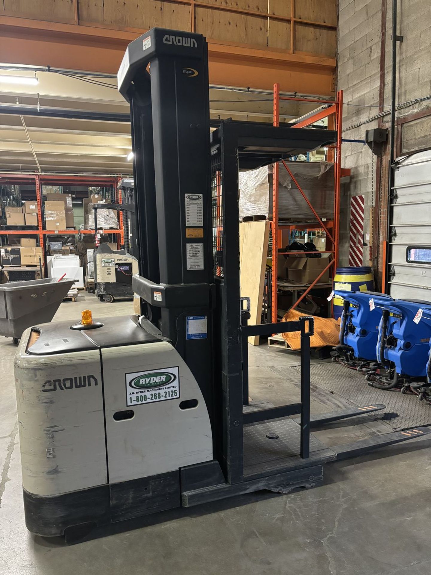 2006 CROWN 3400 SERIES ORDER PICKER FORKLIFT, C/W 3,000LBS CAP, 240" LIFT, S/N 1A310485 C/W CHARGER - Image 3 of 7