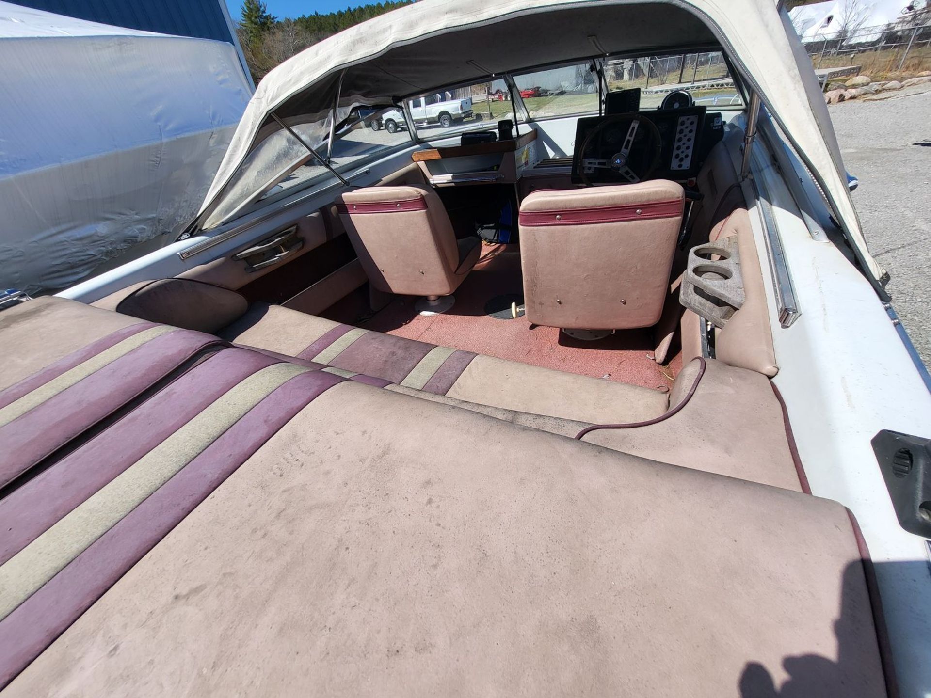 CRESTLINER RAMPAGE POWERBOAT INBOARD/OUTBOARD V6 4.3HM (TOP/BOTTOM REBUILT) HIN NORO83961485 (1985) - Image 6 of 11