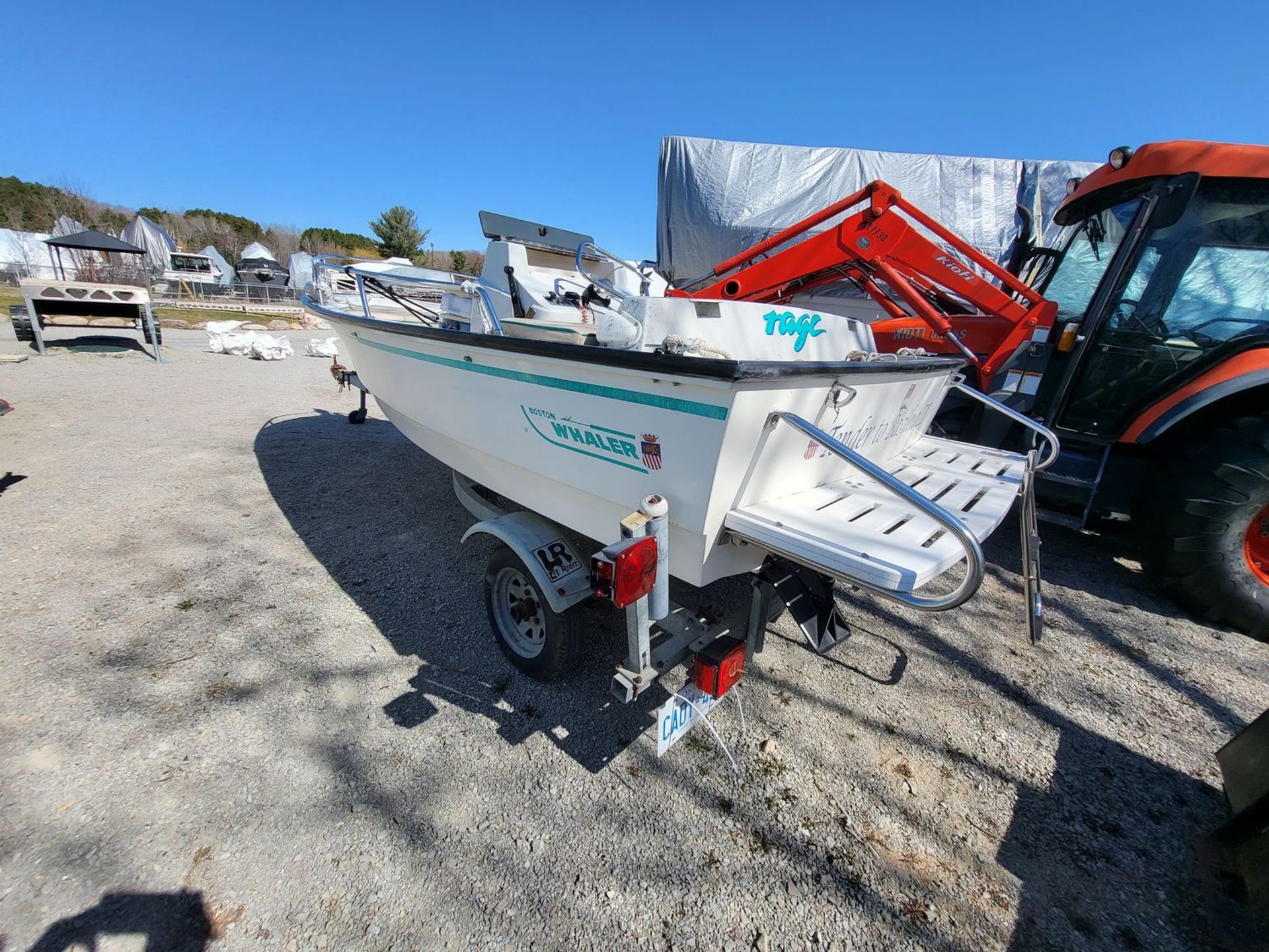 BOSTON WHALER RAGE CENTER CONSOLE BOAT (14'L) W/ YAMAHA 90 HP JET MOTOR, HIN VWCGA412F292 (1992) C/W - Image 3 of 18