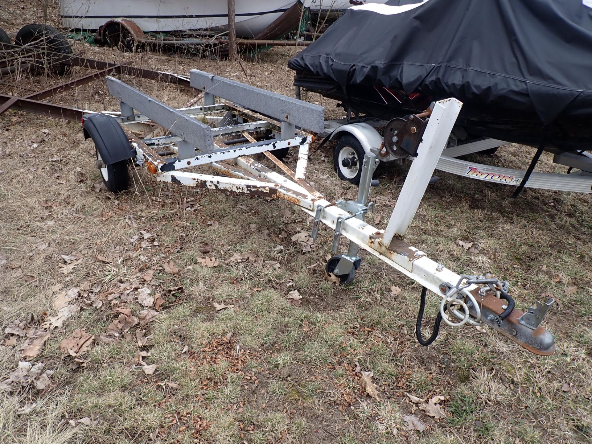 WHITE STEEL SINGLE AXLE 8.5'L BOAT TRAILER (CUSTOM TRAILER, NO OWNERSHIP AVAILABLE) - Image 3 of 5