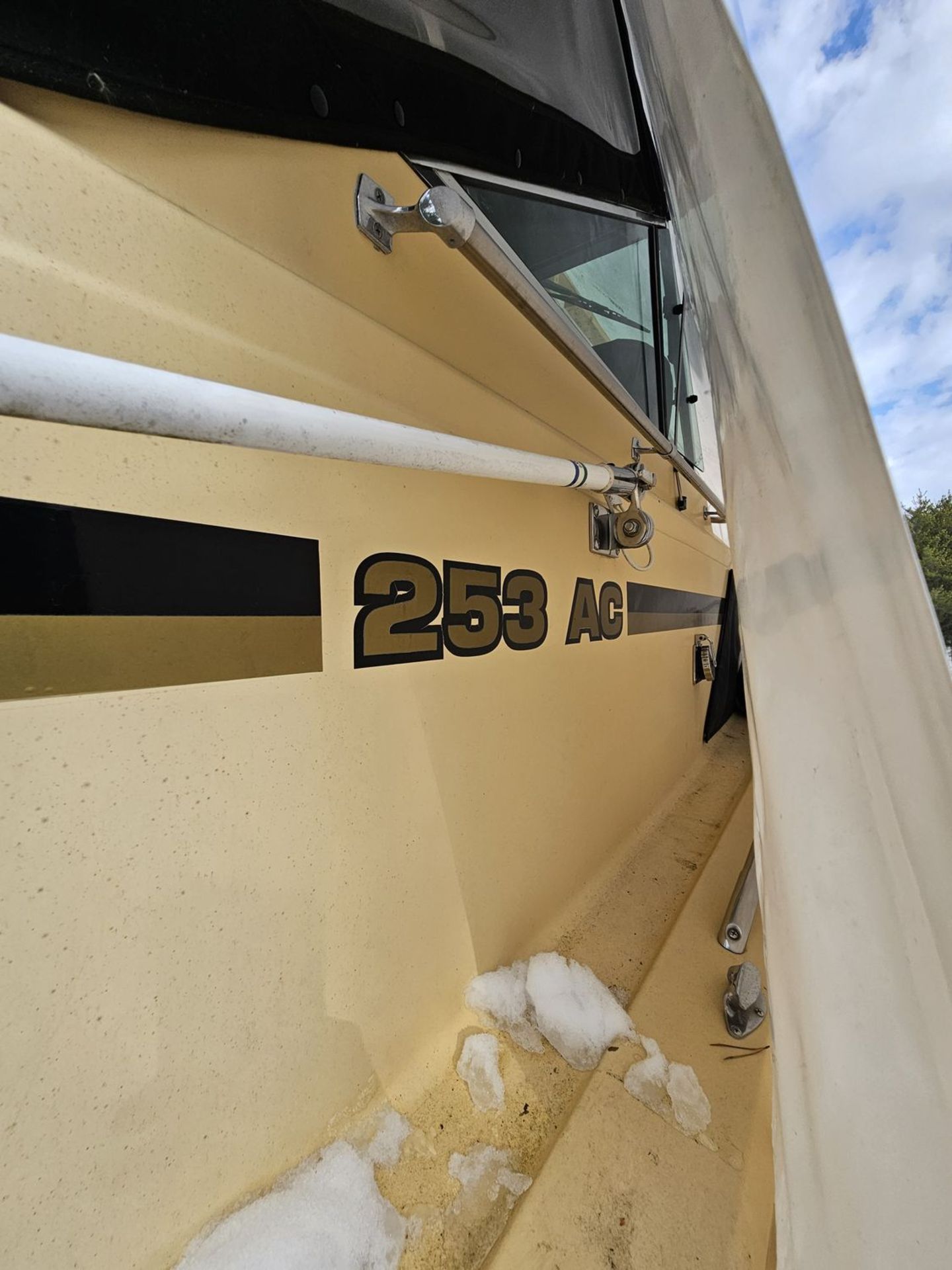 CHRIS CRAFT 253 AC CABIN CRUISER BOAT C/W 454 BIG BLOCK ENGINE (1983) HIN: Z469230030283-253AC (MISS - Image 7 of 21