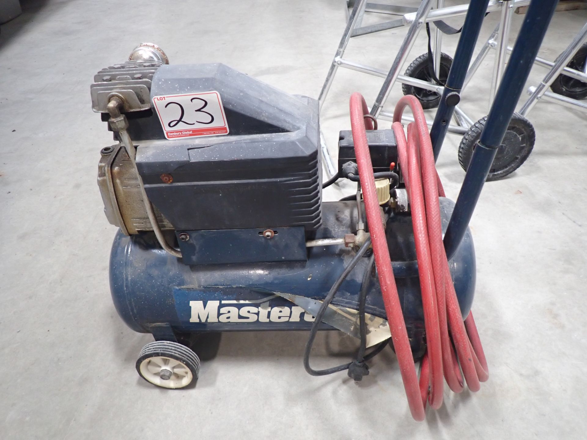 MASTERCRAFT ELECTRIC PORTABLE AIR COMPRESSOR