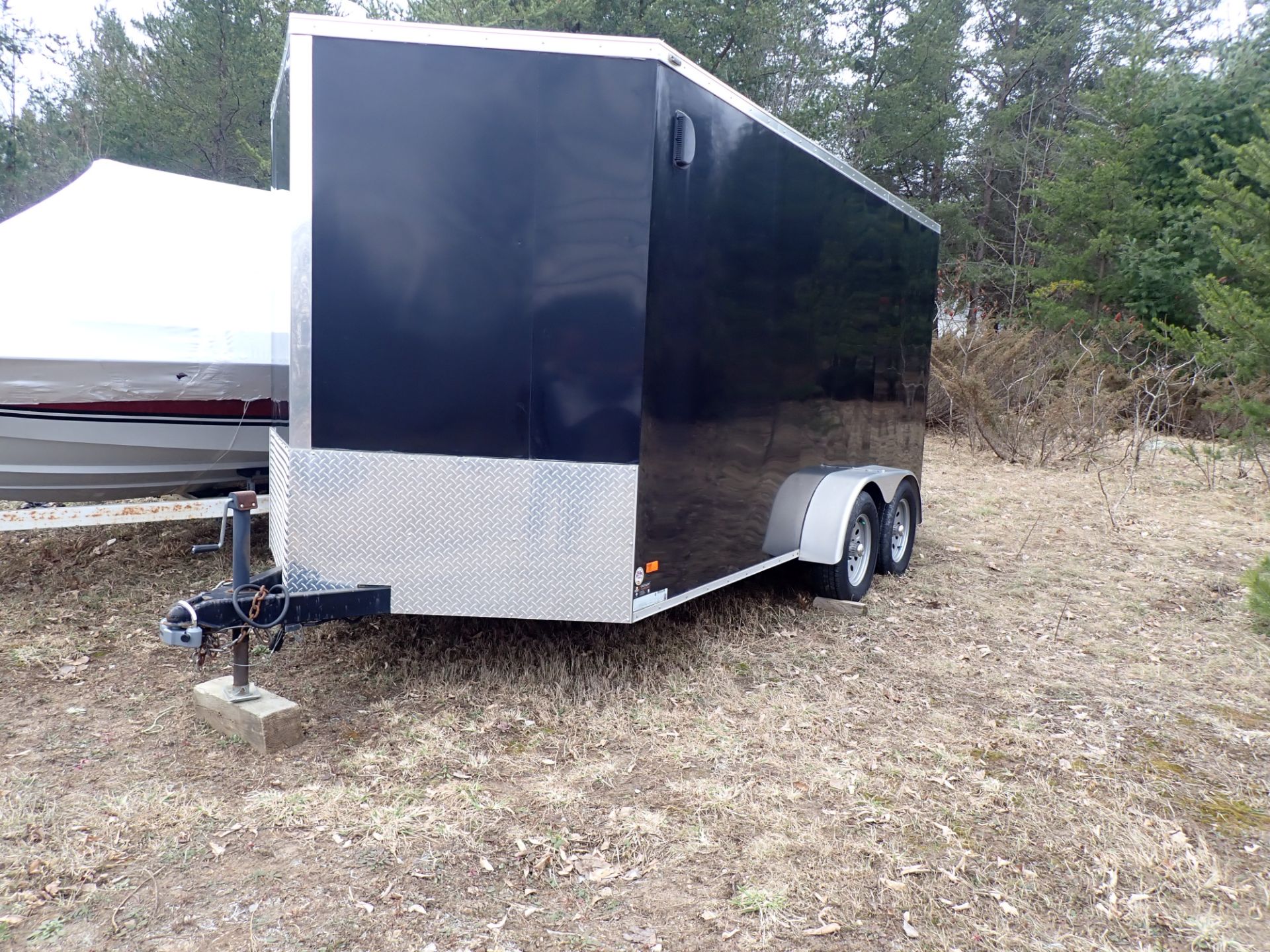 2017 BRAVO SCOUT 15X5JJ ENCLOSED TANDEM AXLE TRAILER, VIN 542BC1422JB02004