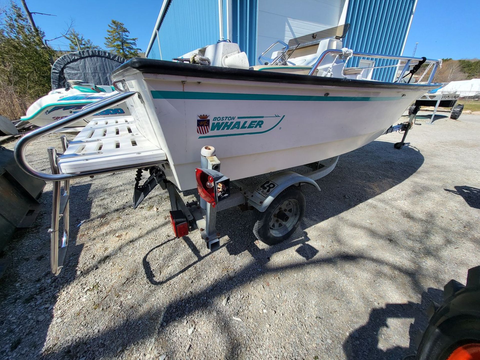 BOSTON WHALER RAGE CENTER CONSOLE BOAT (14'L) W/ YAMAHA 90 HP JET MOTOR, HIN VWCGA412F292 (1992) C/W - Image 4 of 18