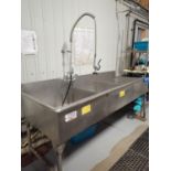 STAINLESS STEEL 3-COMPARTMENT SINK - 30" X 88" X 39"