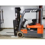 TOYOTA 7FBEHU18 ELECTRIC 3-WHEEL FORKLIFT, 5,000LBS CAP, 189" LIFT, 3-STAGE MAST, SIDE SHIFT, S/N
