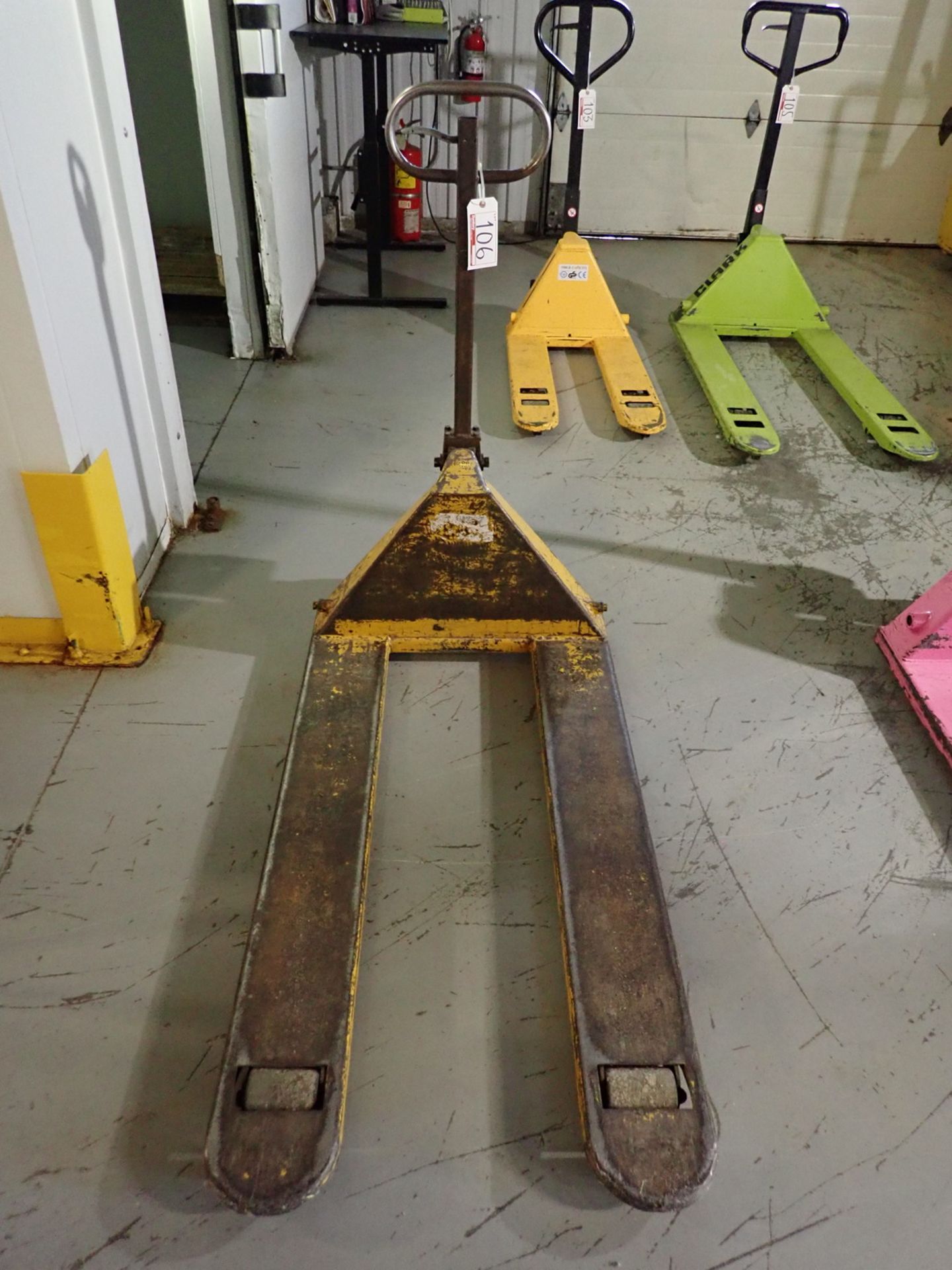 YELLOW 5,000LBS CAP PALLET JACK