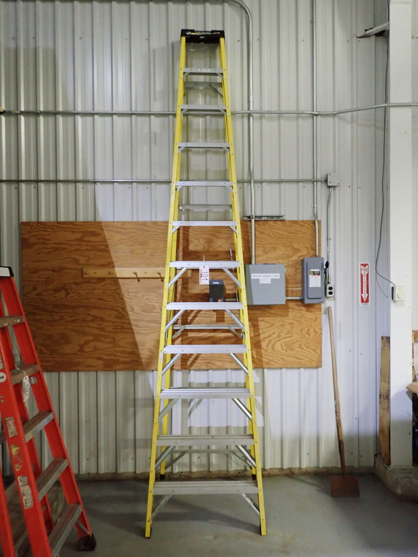 EAGLE YELLOW 12' A-FRAME LADDER