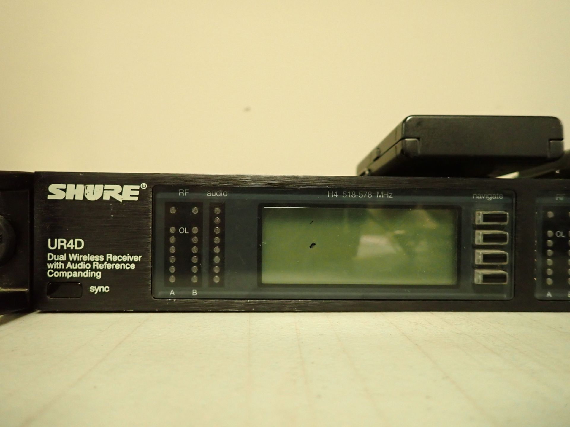 SHURE UR4D DUAL WIRELESS RECEIVER 517-578MHZ - Image 2 of 4