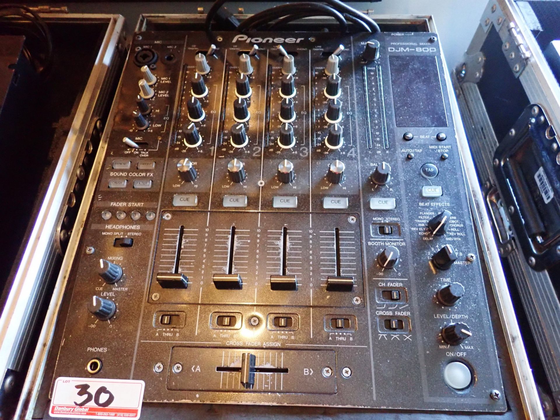 PIONEER DJM-800 4 CHANNEL PROFESSIONAL MIXER C/W HARD CASE