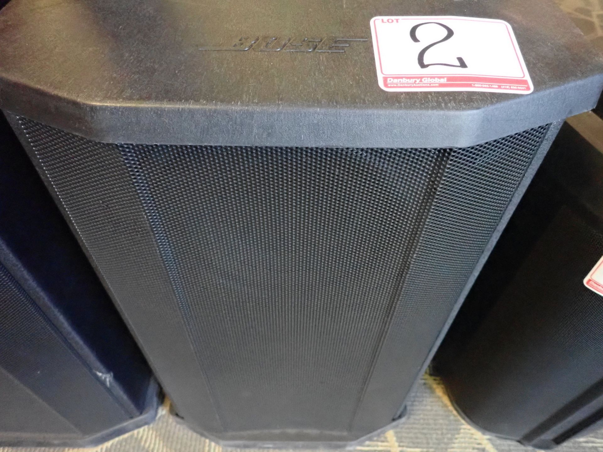 LOT - BOSE F1 812 FLEXIBLE ARRAY C/W F1 SUBWOOFER, STAND, & TRAVEL SOFT CASE - Image 3 of 3