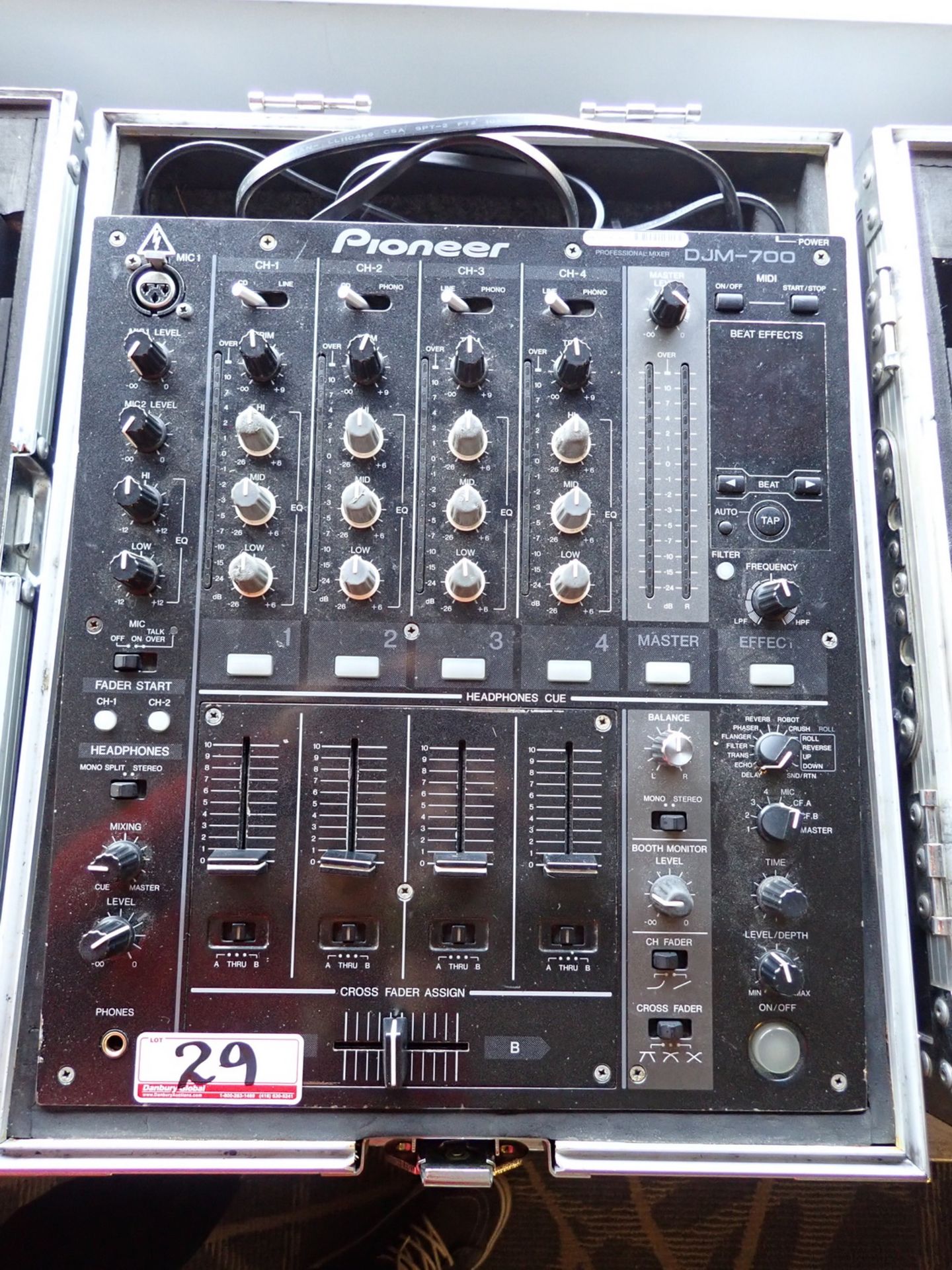 PIONEER DJM-700 4 CHANNEL MIXER C/W HARD CASE