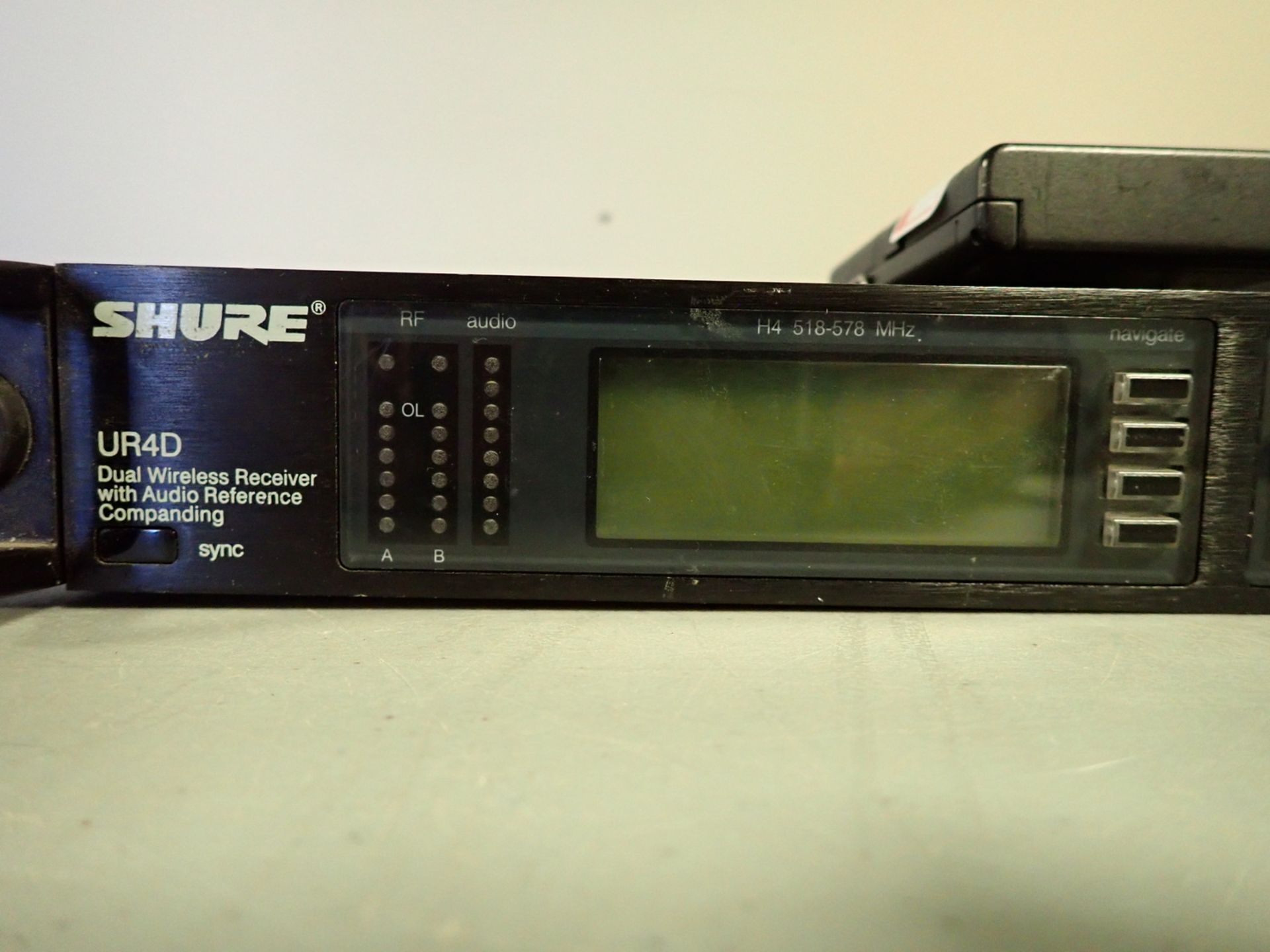 SHURE UR4D DUAL WIRELESS RECEIVER 517-578MHZ - Image 3 of 5