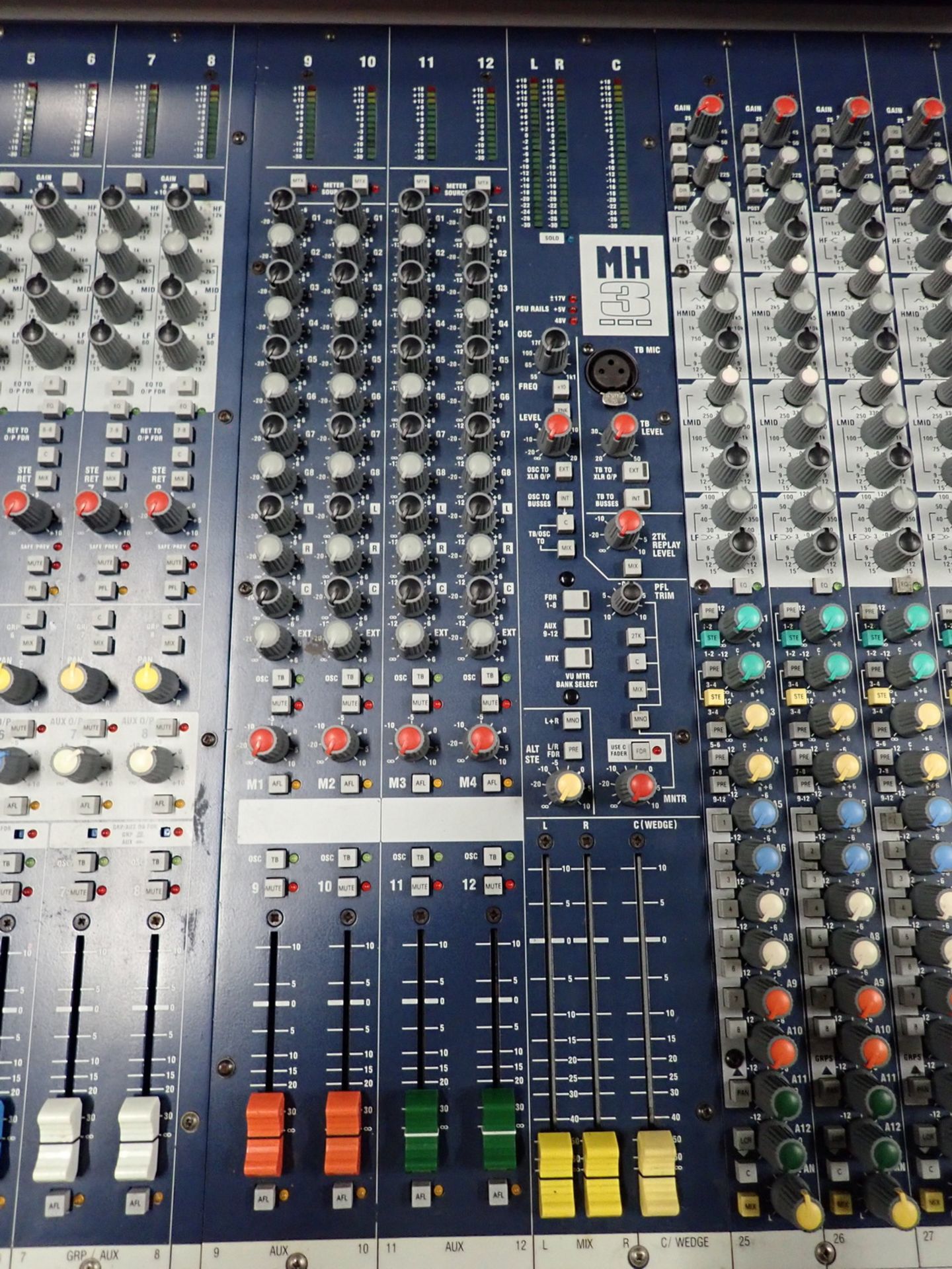 SOUND CRAFT MH3 32 +4 MIXING CONSOLE C/W ROLLING HARDCASE - Image 3 of 6