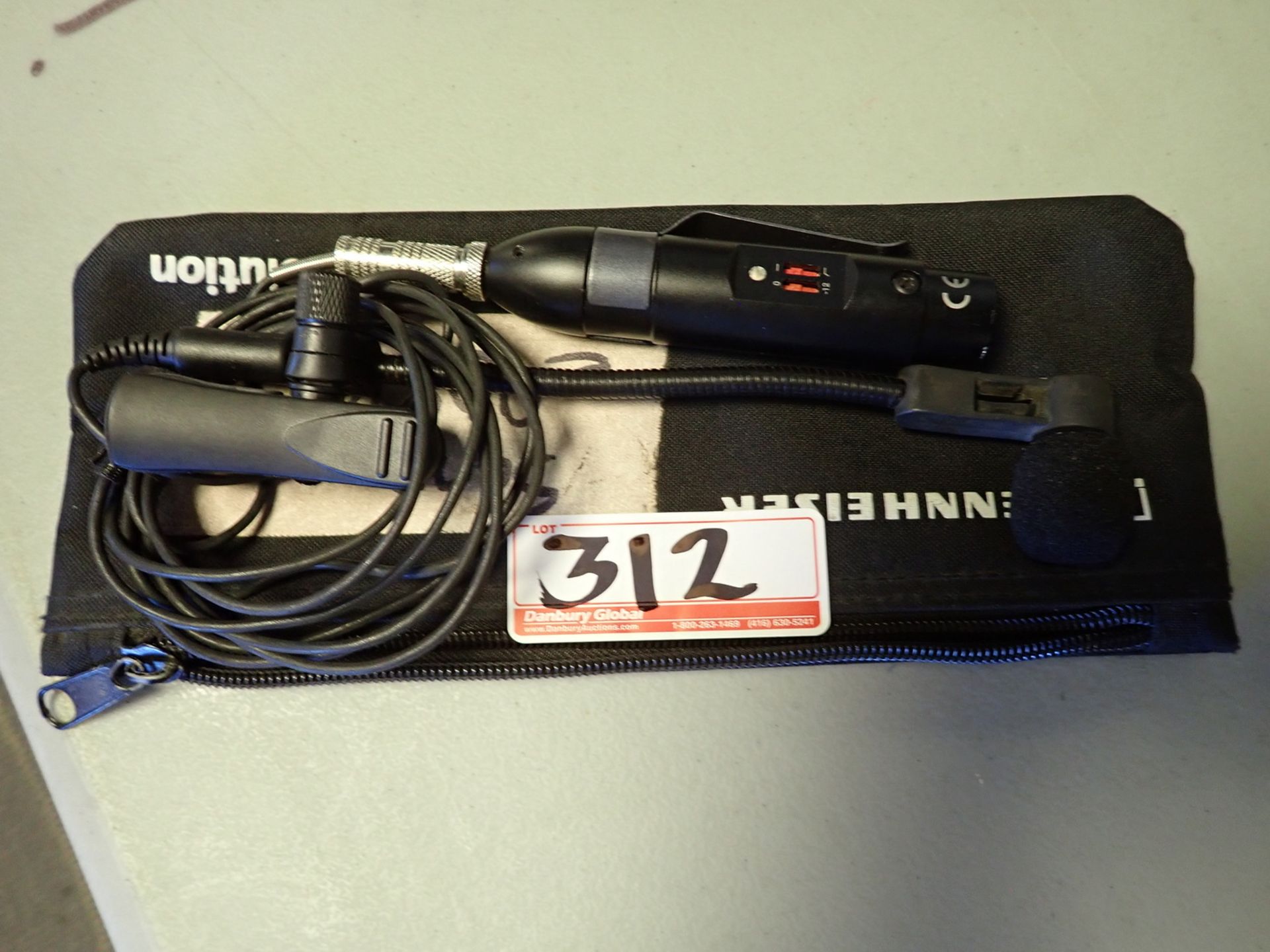 SENNHEISER E908B MIC W/CLAMP C/W MZA 900P PRE-AMP