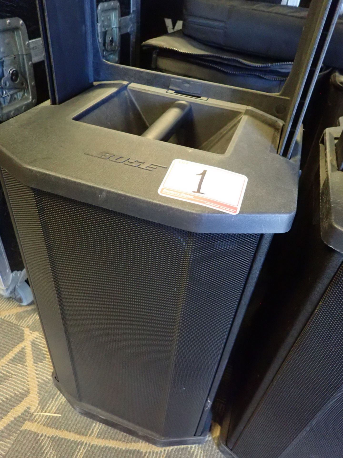 LOT - BOSE F1 812 FLEXIBLE ARRAY C/W F1 SUBWOOFER, STAND, & TRAVEL SOFT CASE - Image 3 of 4