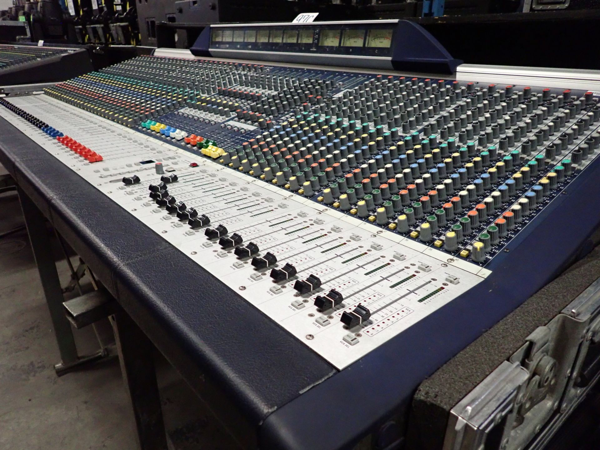 SOUND CRAFT MH3 32 +4 MIXING CONSOLE C/W ROLLING HARDCASE - Image 4 of 6