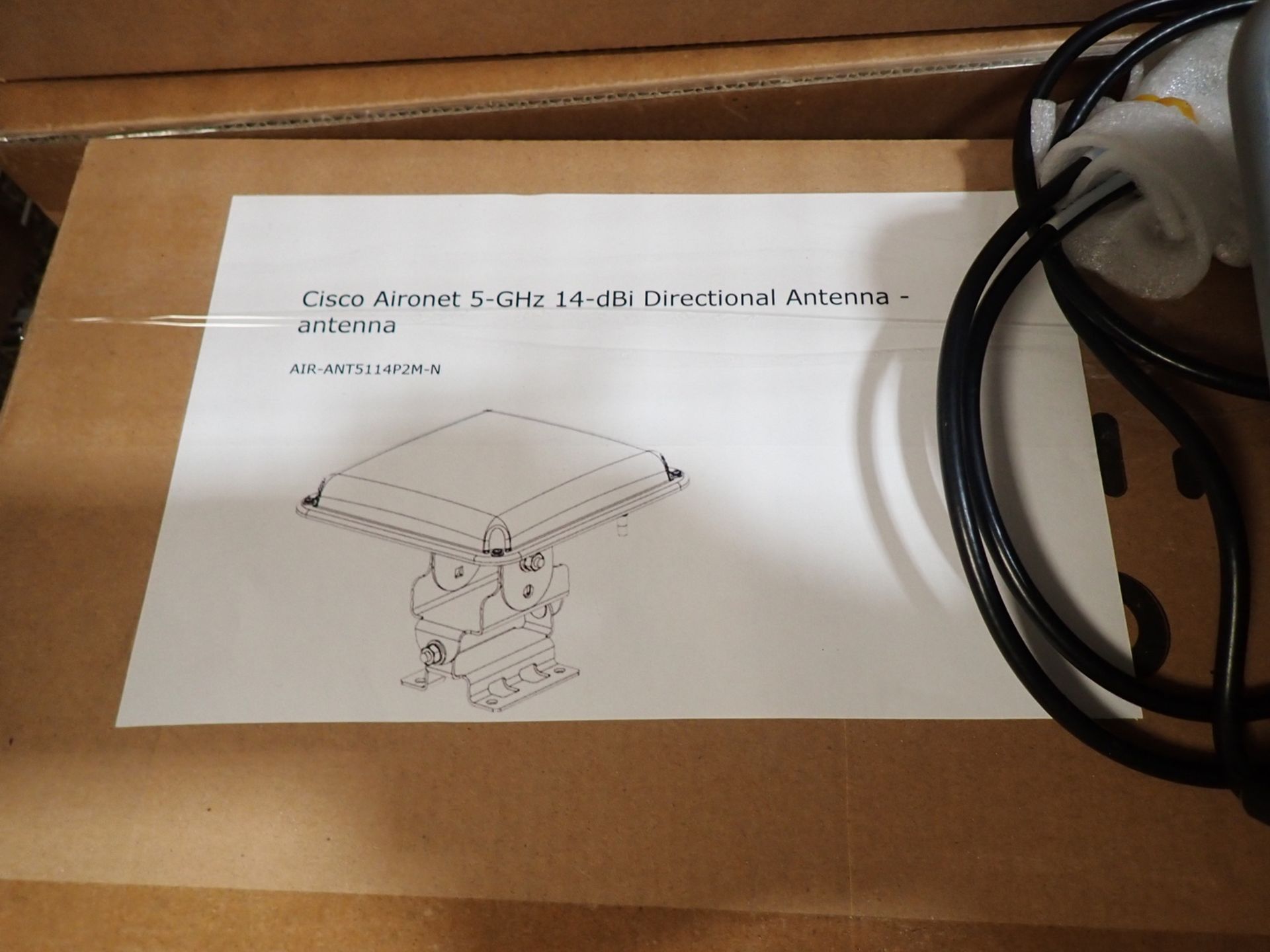 LOT - CISCO (3) AIRONET 5GHZ 14-DBI, (4) AIR-ANT 5114P2N-N DIRECTIONAL ANTENNAS - Image 2 of 3