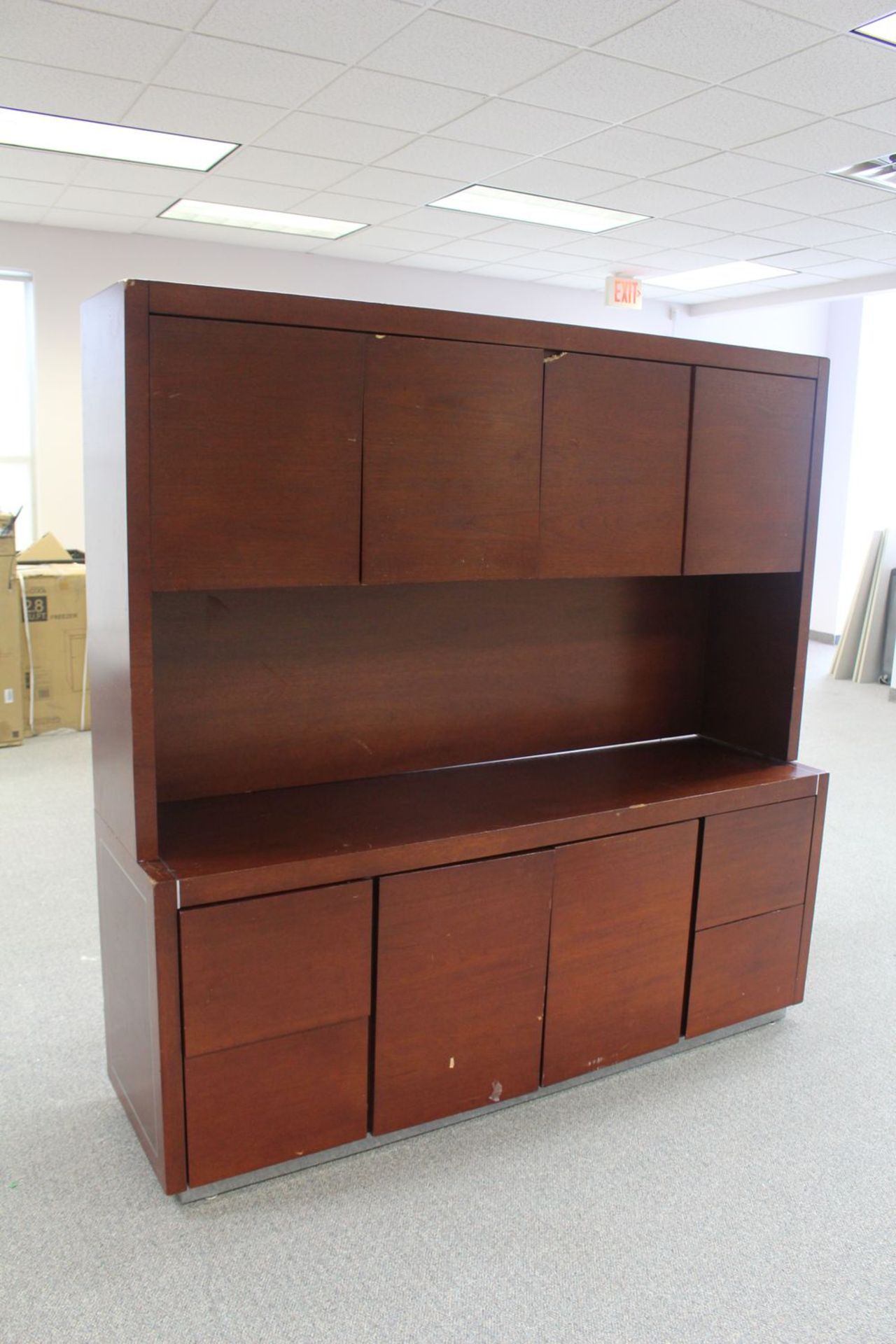 WOOD VENEER EXECUTIVE DESK SET C/W CREDENZA & HUTCH (LOCATED AT: NIAGARA ON-THE-LAKE, ONTARIO L0S - Image 4 of 4