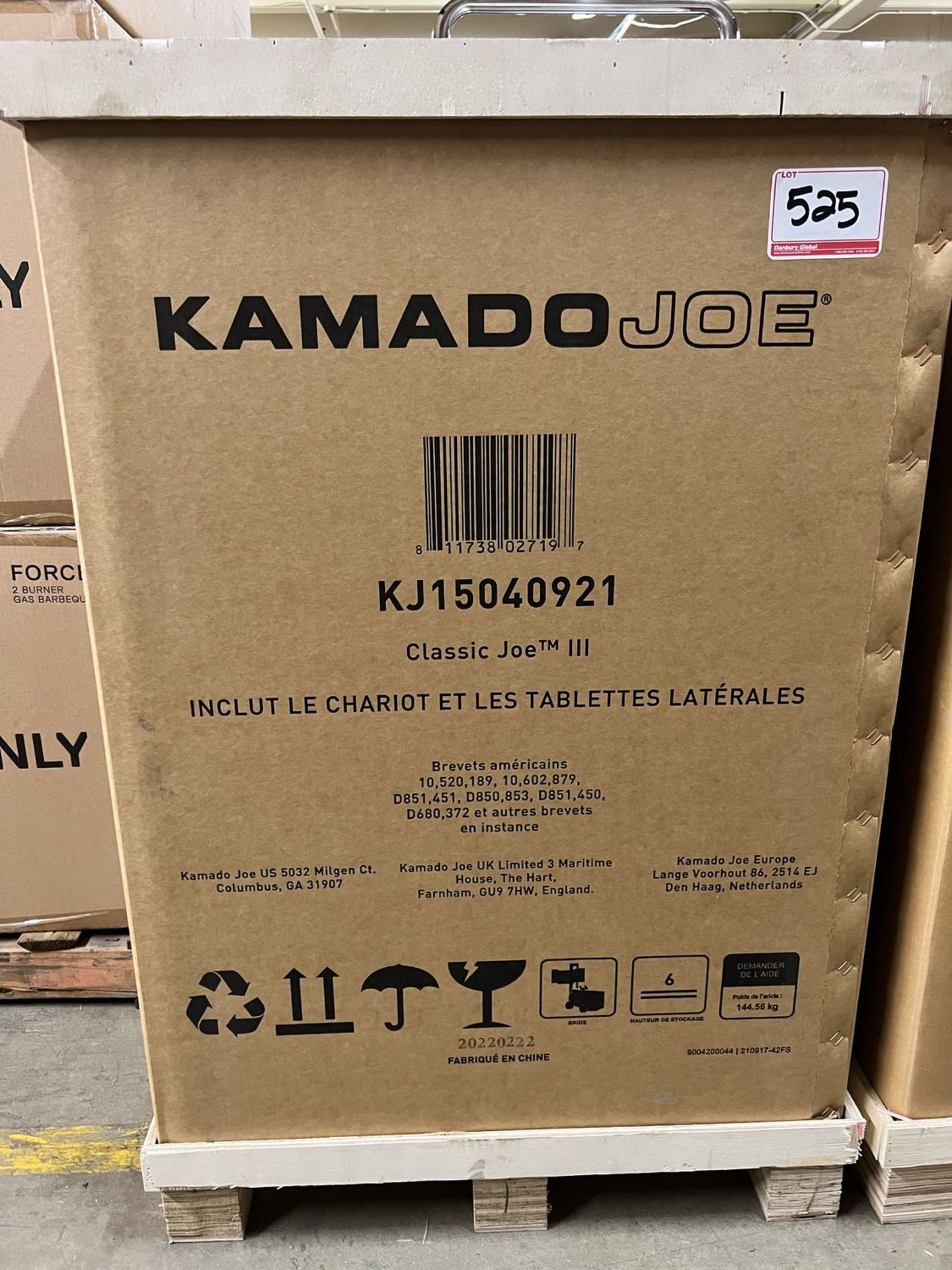 KAMADO JOE CLASSIC JOE III (KJ15040921) CERAMIC ALL-IN-ONE CHARCOAL GRILL / SMOKER C/W CART & SIDE