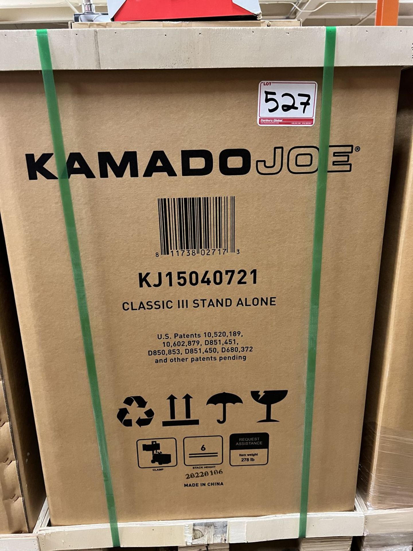 KAMADO JOE CLASSIC JOE III (KJ15040721) CERAMIC CHARCOAL GRILL / SMOKER (NEW IN BOX) (MSRP $2,400)