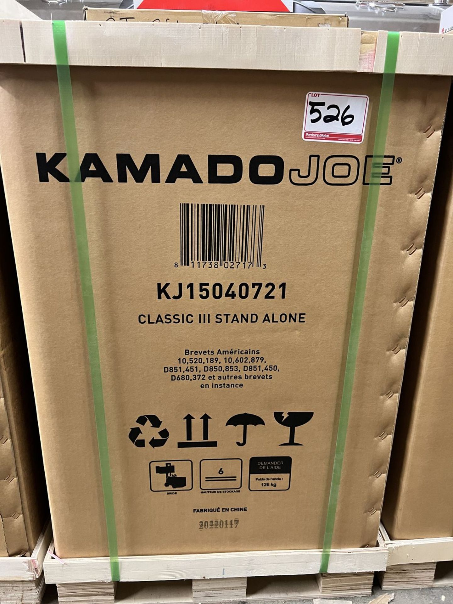KAMADO JOE CLASSIC JOE III (KJ15040721) CERAMIC CHARCOAL GRILL / SMOKER (NEW IN BOX) (MSRP $2,400)