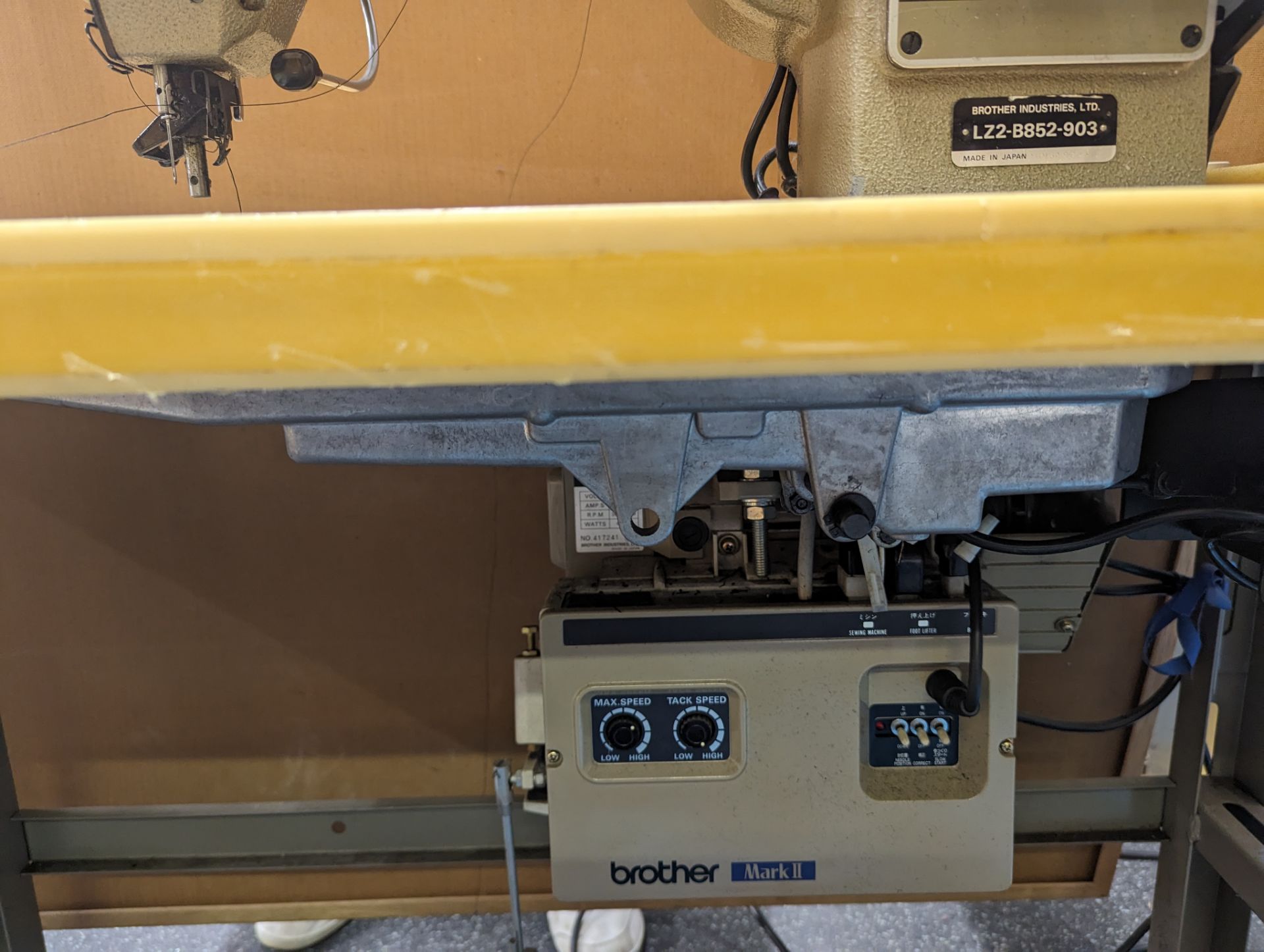 BROTHER LZ2-B852-903 AUTOMATIC ZIG ZAG SEWING MACHINE - Image 2 of 2