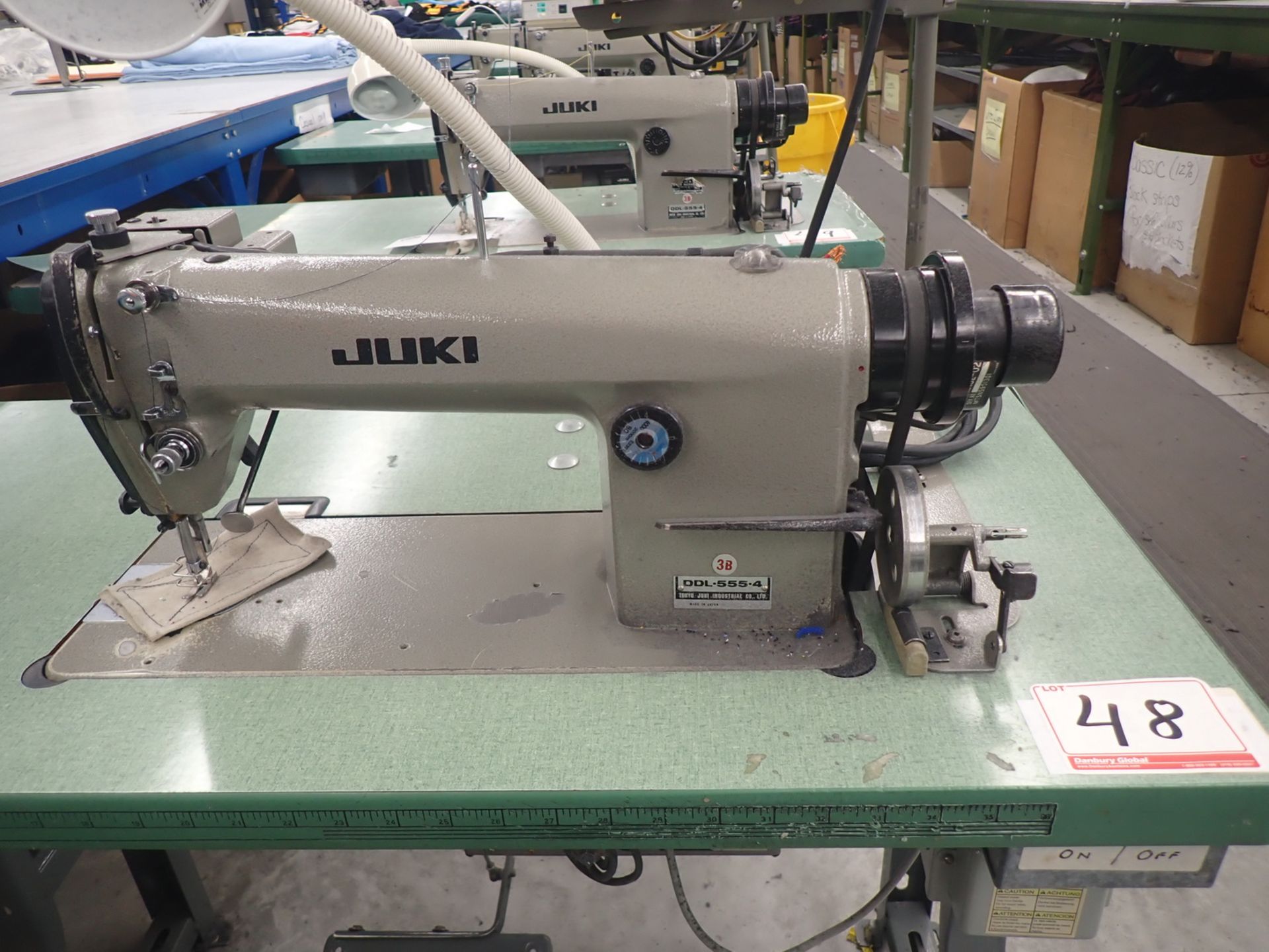 JUKI DDL-555-4 SGLE NEEDLE W/ NEEDLE POSITIONER (220V)