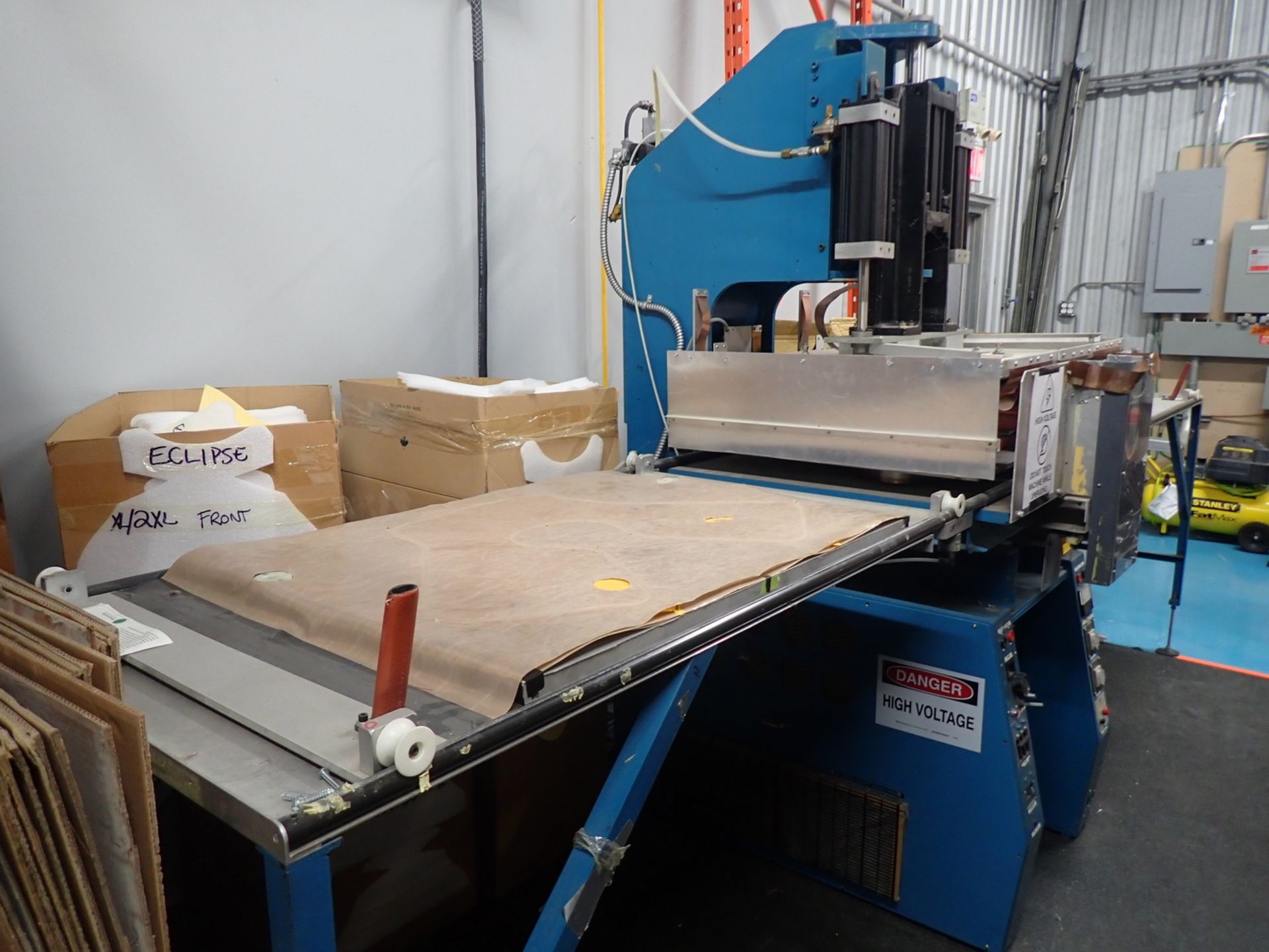 THERMATRON SOLIDYNE THERMATRON KF 151 15KW 38KVARF WELDING PLATEN PRESS W/ 29" X 53"BED & 5' IN& - Image 8 of 9