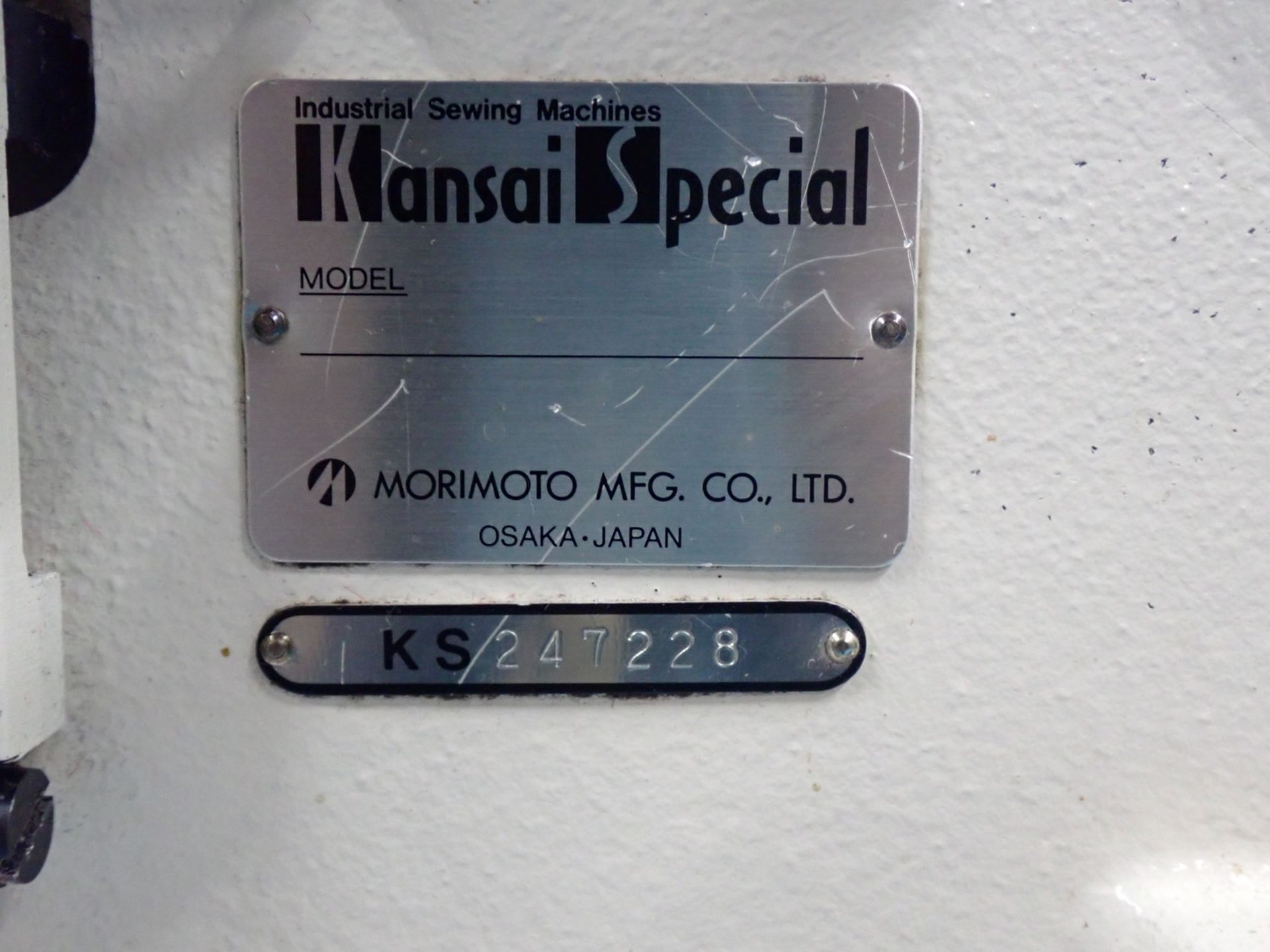 KANSAI RX-9000 3 NEEDLE CYLINDER COVER STITCH W/ NEEDLE POSITIONER S/N 247228 (220V) - Image 2 of 7