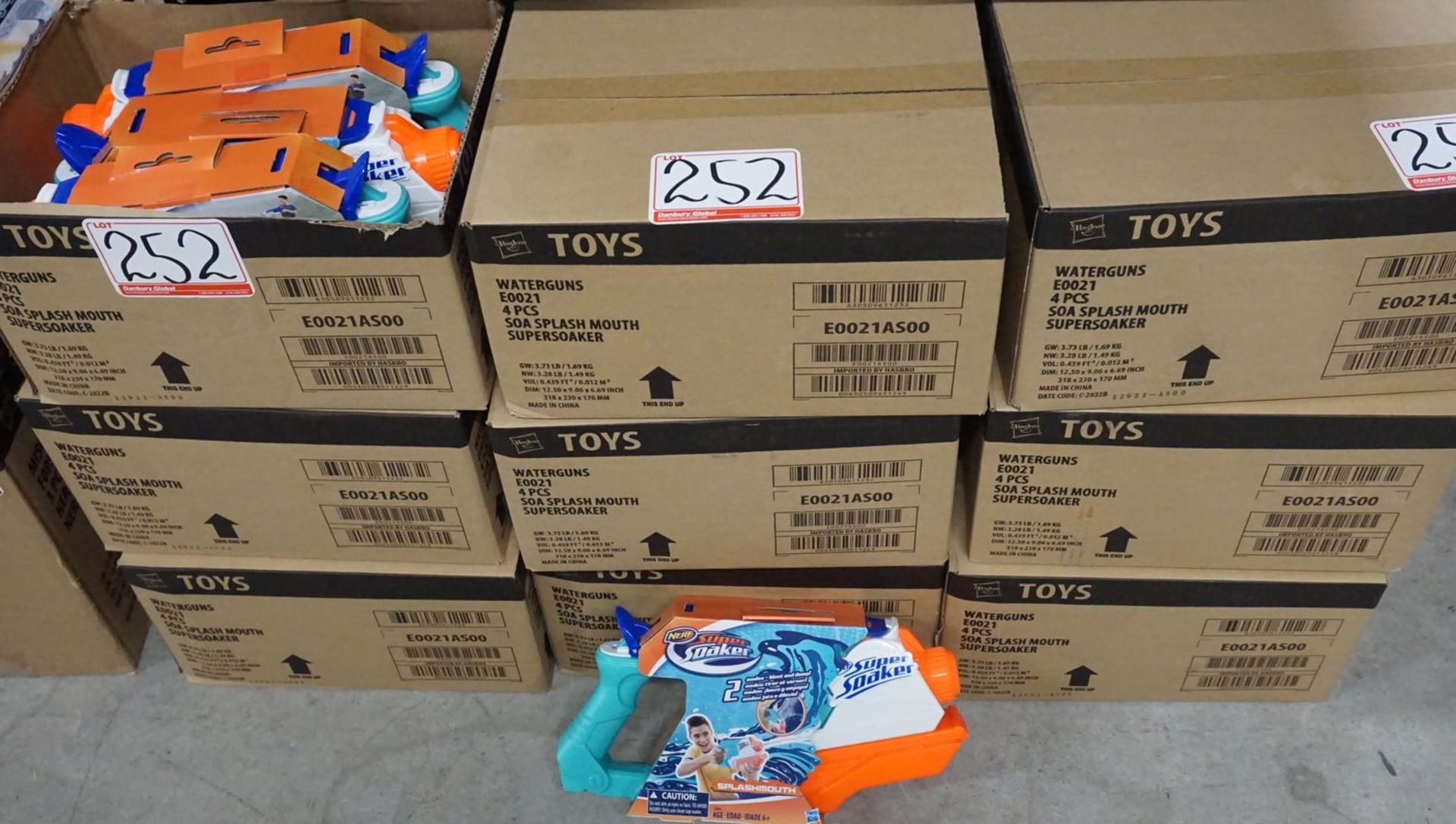 UNITS - NERF HASBRO SUPER SOAKERS (9 BOXES TOTAL)