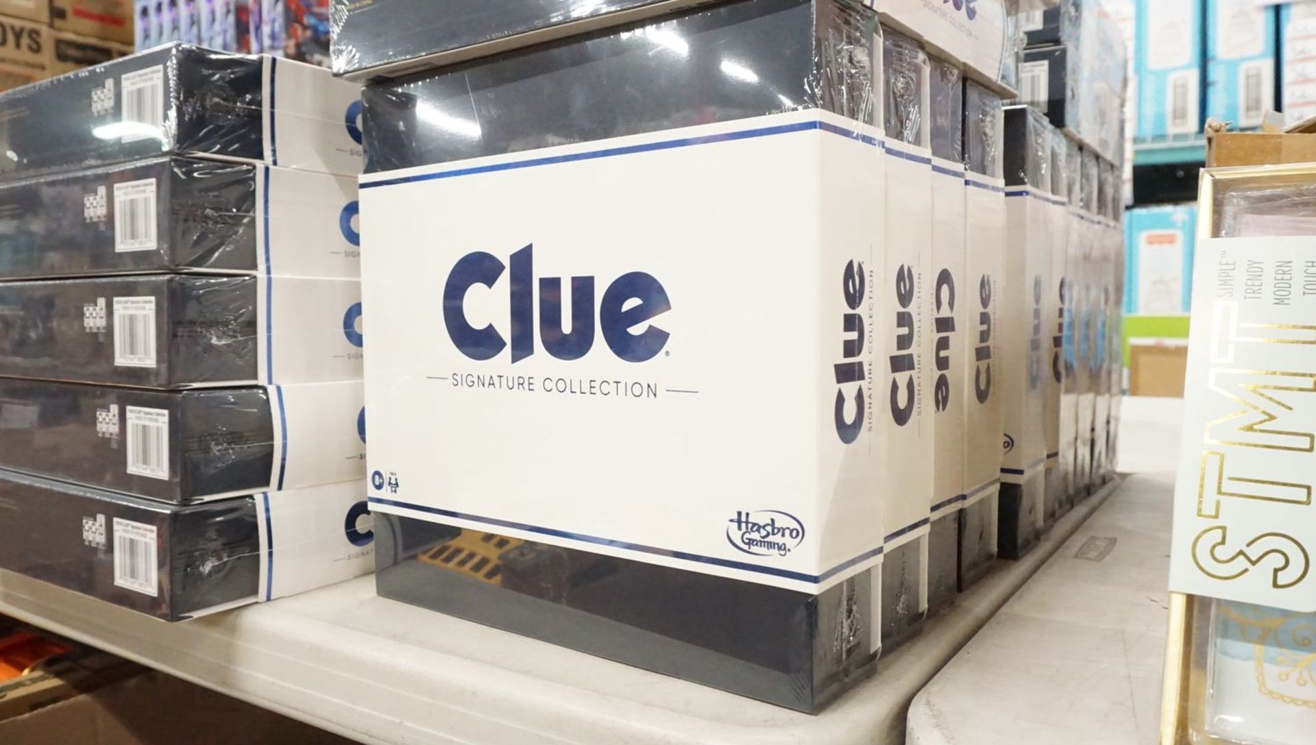 UNITS - HASBRO CLUE SIGNATURE COLLECTION BOARD GAME