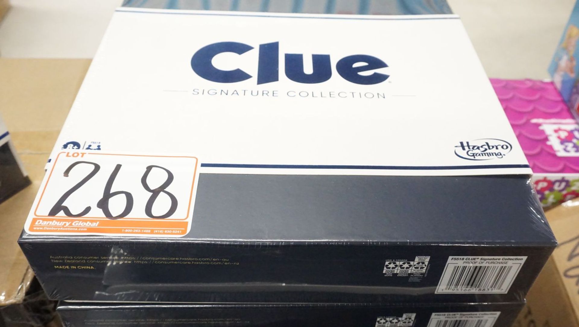 UNITS - HASBRO CLUE SIGNATURE COLLECTION BOARD GAME