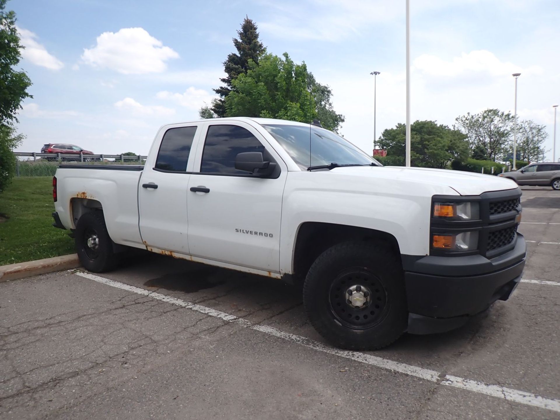 2015 CHEVROLET SILVERADO 1500 DOUBLE CAB 2WD PICKUP TRUCK, VIN 1GCRCPEH1FZ156736 (334,500 KM)(AS IS) - Image 3 of 13