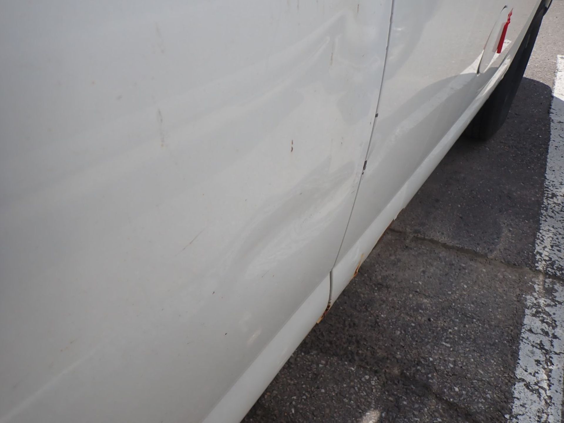 2012 GMC SAVANA 2500 CARGO VAN (135WB), VIN 1GTW7FCA3C1123805 (408,329 KM) (DEAD BATTERY, GAS DOOR - Image 5 of 10